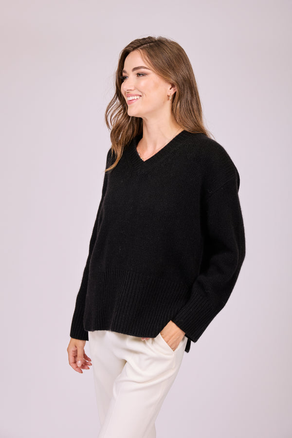 THICK V NECK JUMPER - BLACK