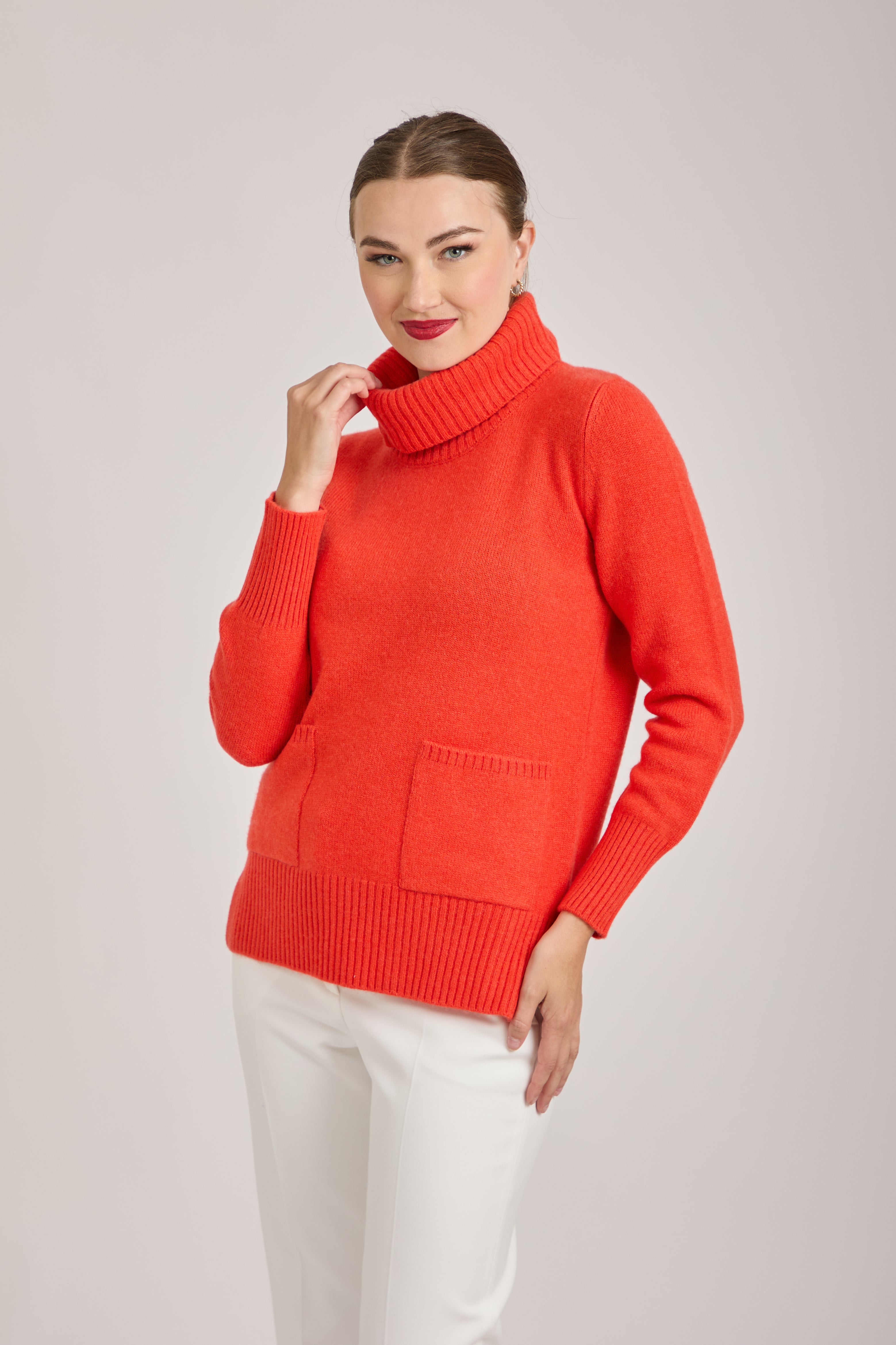 TURTLE NECK WITH POCKETS - CORAL