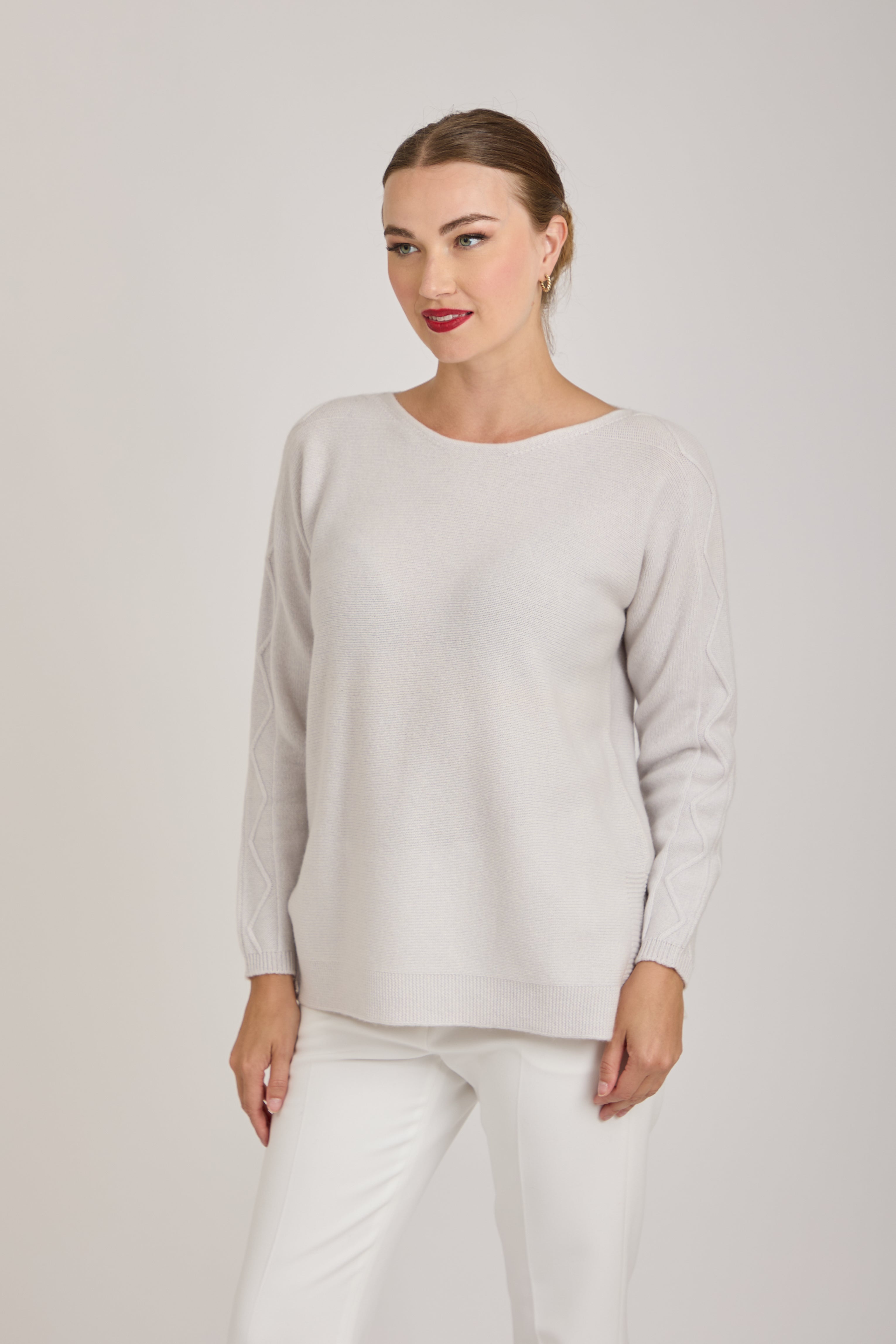 CREW NECK CABLE SLEEVE DETAIL - DOVE GREY