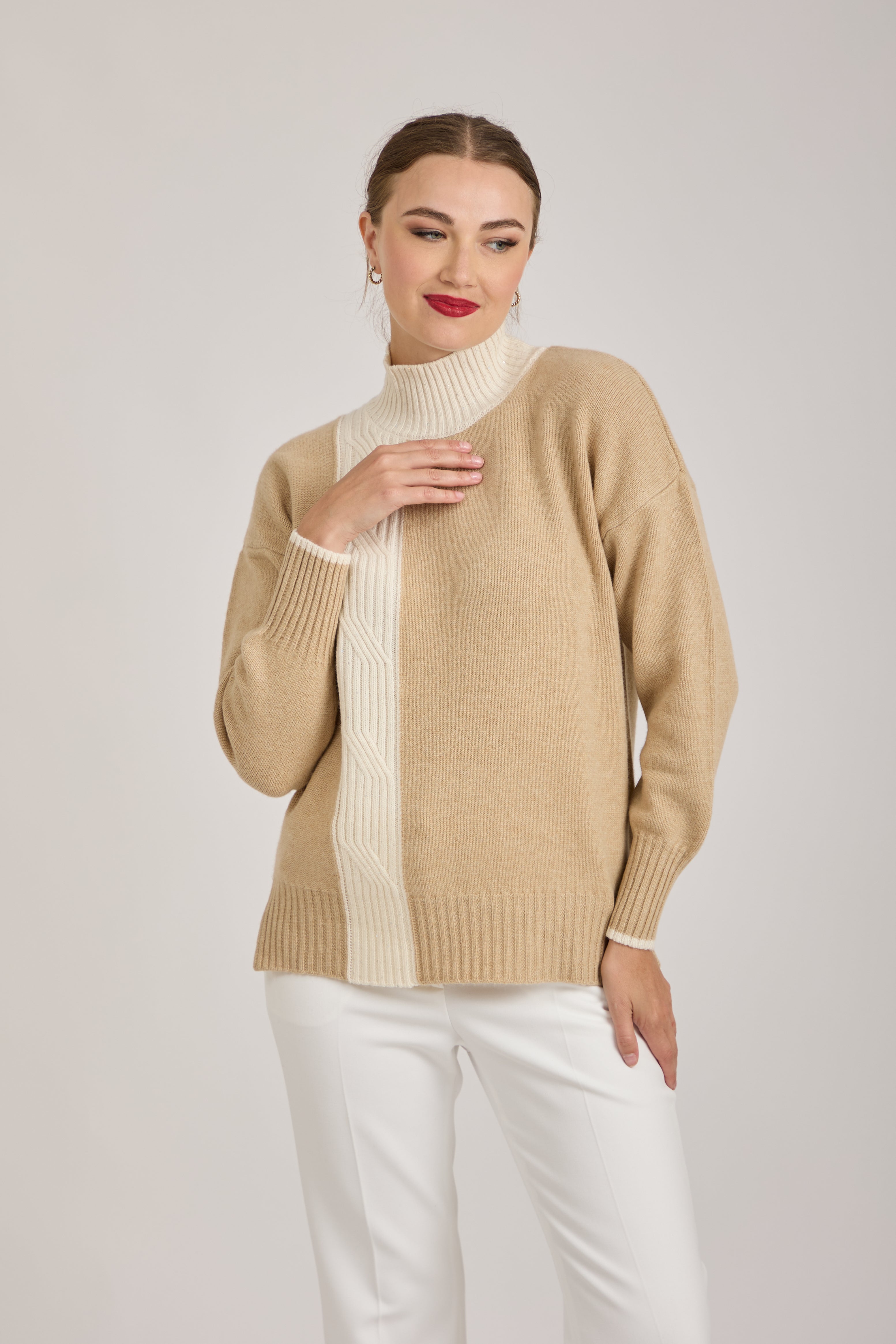 TURTLE NECK BRAID DETAIL - CAMEL