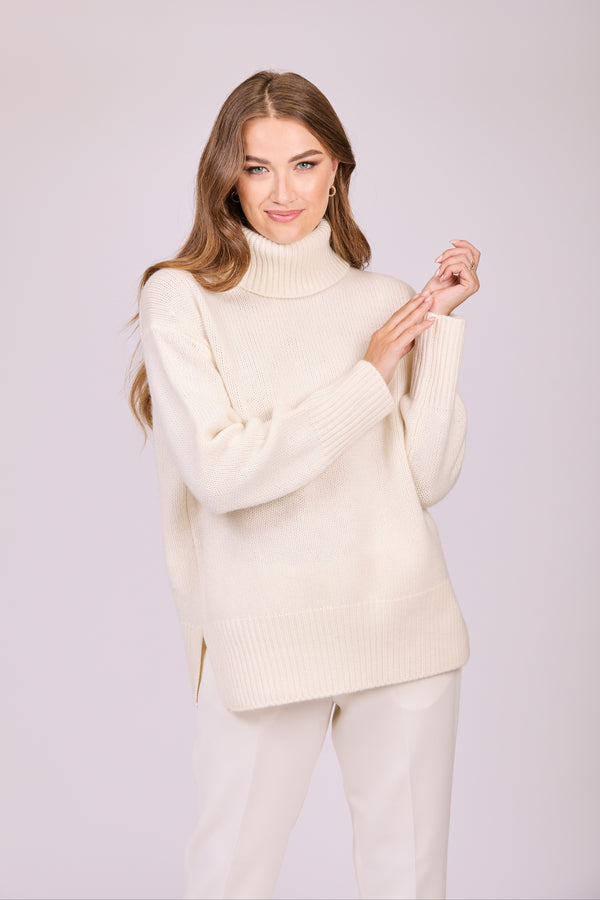 THICK TURTLE NECK JUMPER WITH SLITS - OFF WHITE