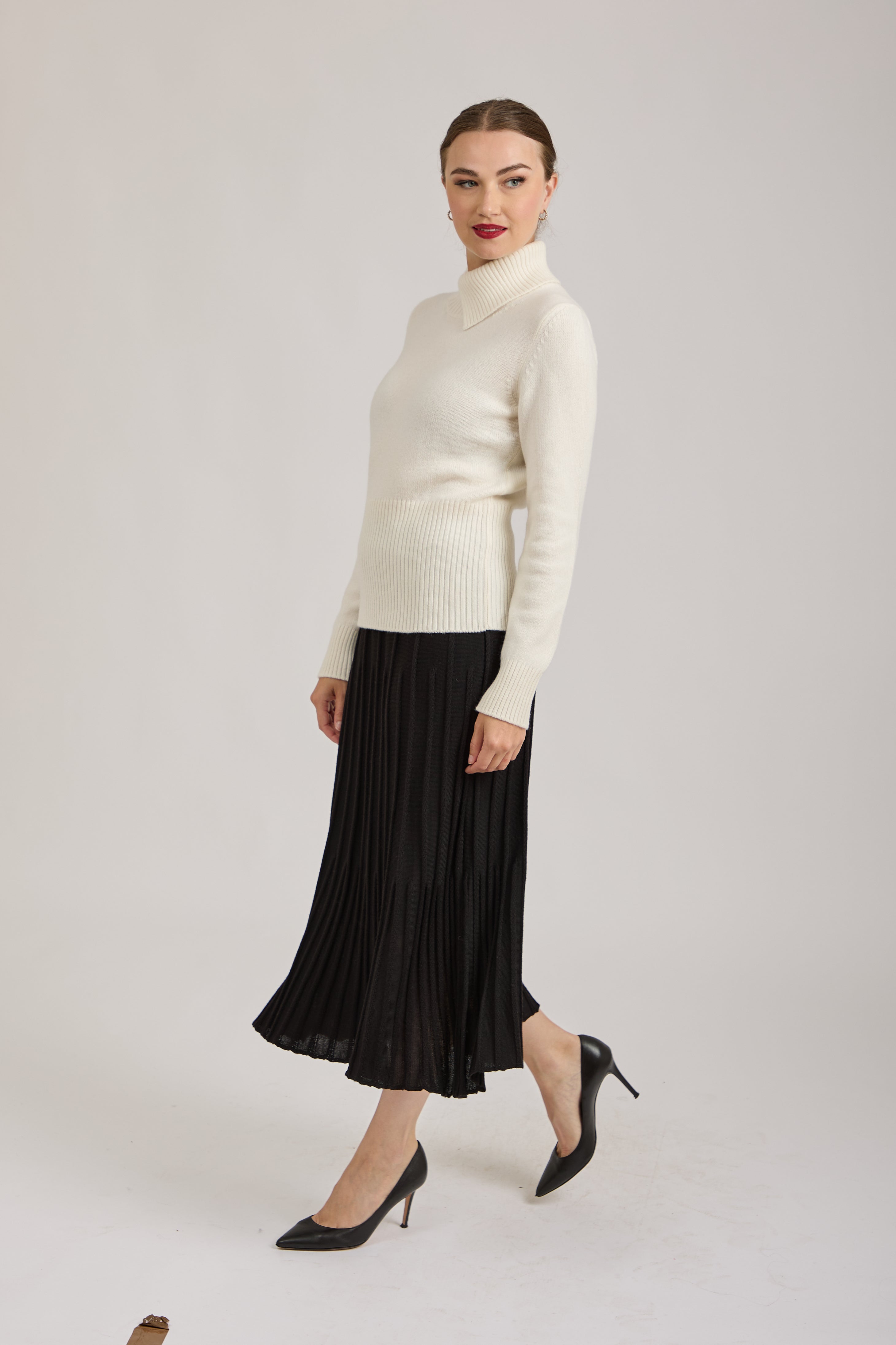 MERINO PLEATED SKIRT - BLACK