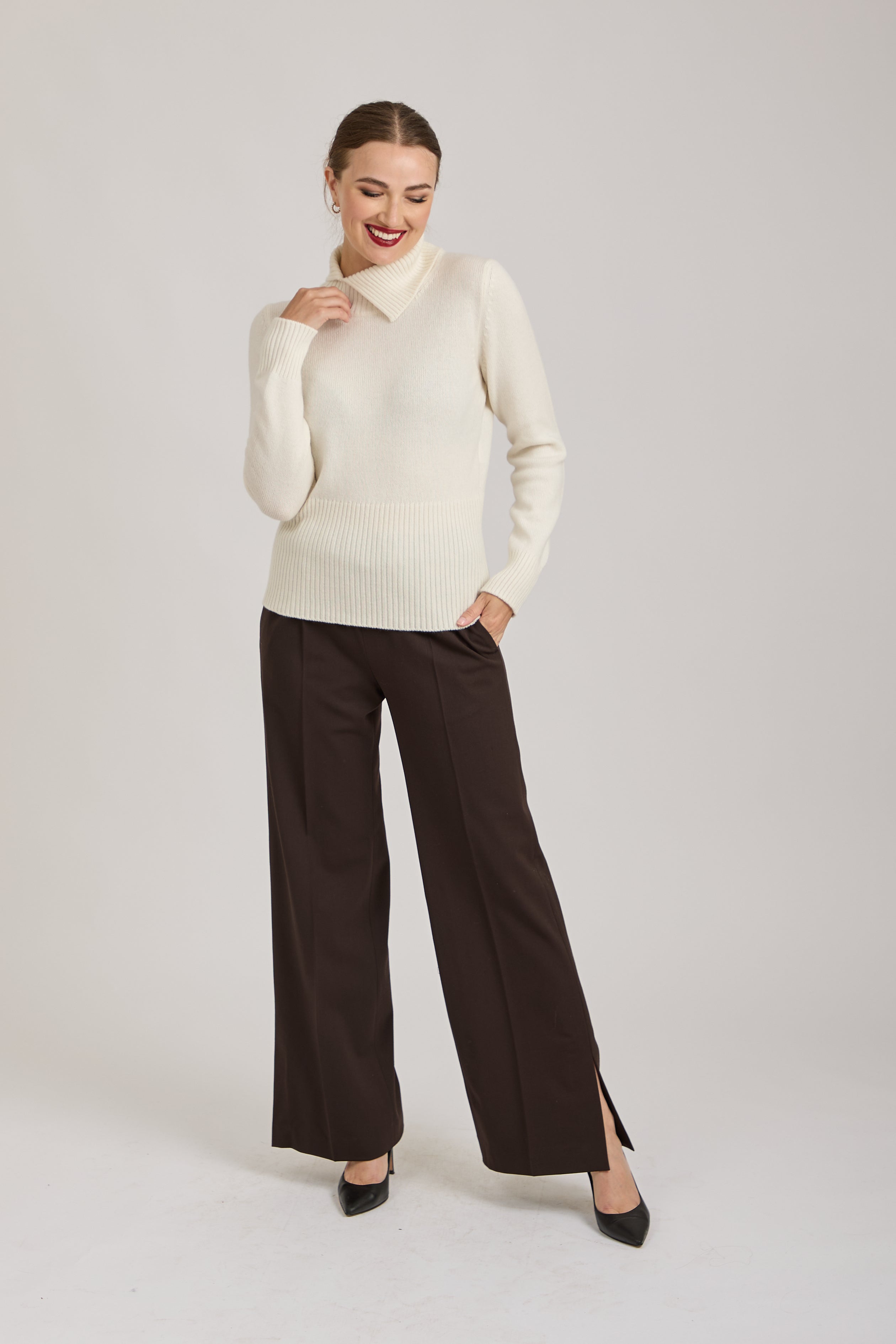 TROUSERS-MARRONE
