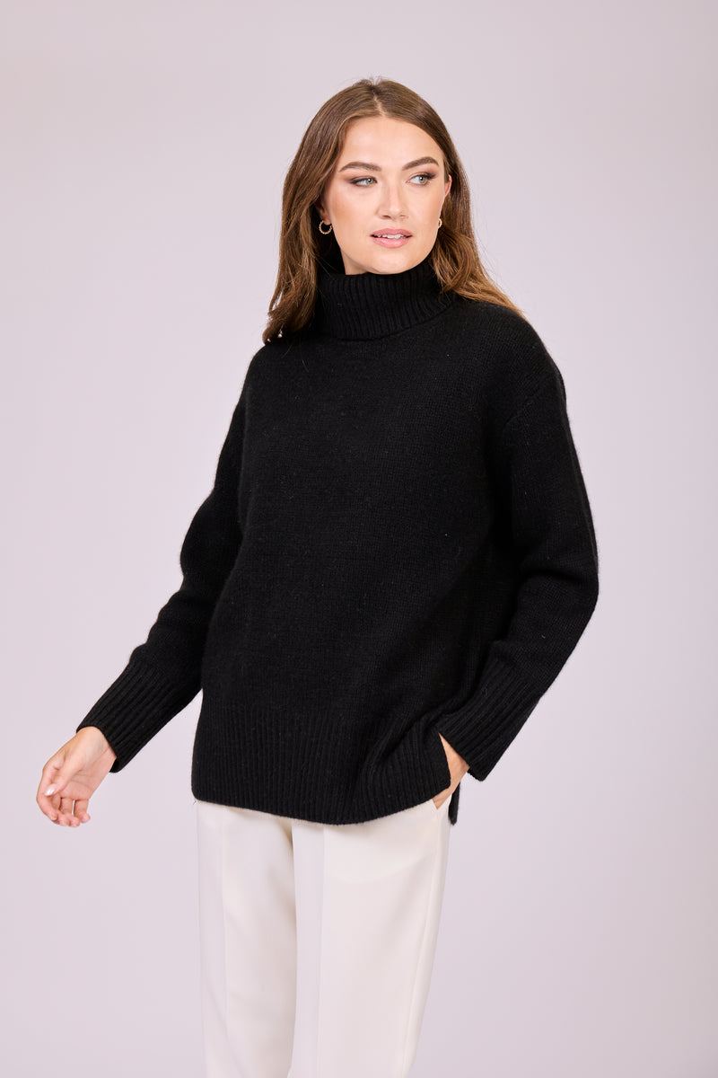 THICK TURTLE NECK JUMPER WHIT SLITS - BLACK