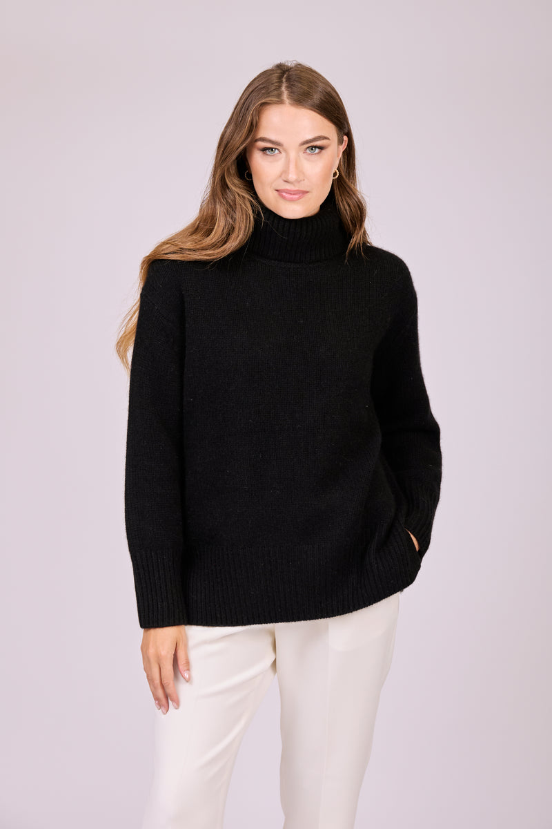 THICK TURTLE NECK JUMPER WHIT SLITS - BLACK