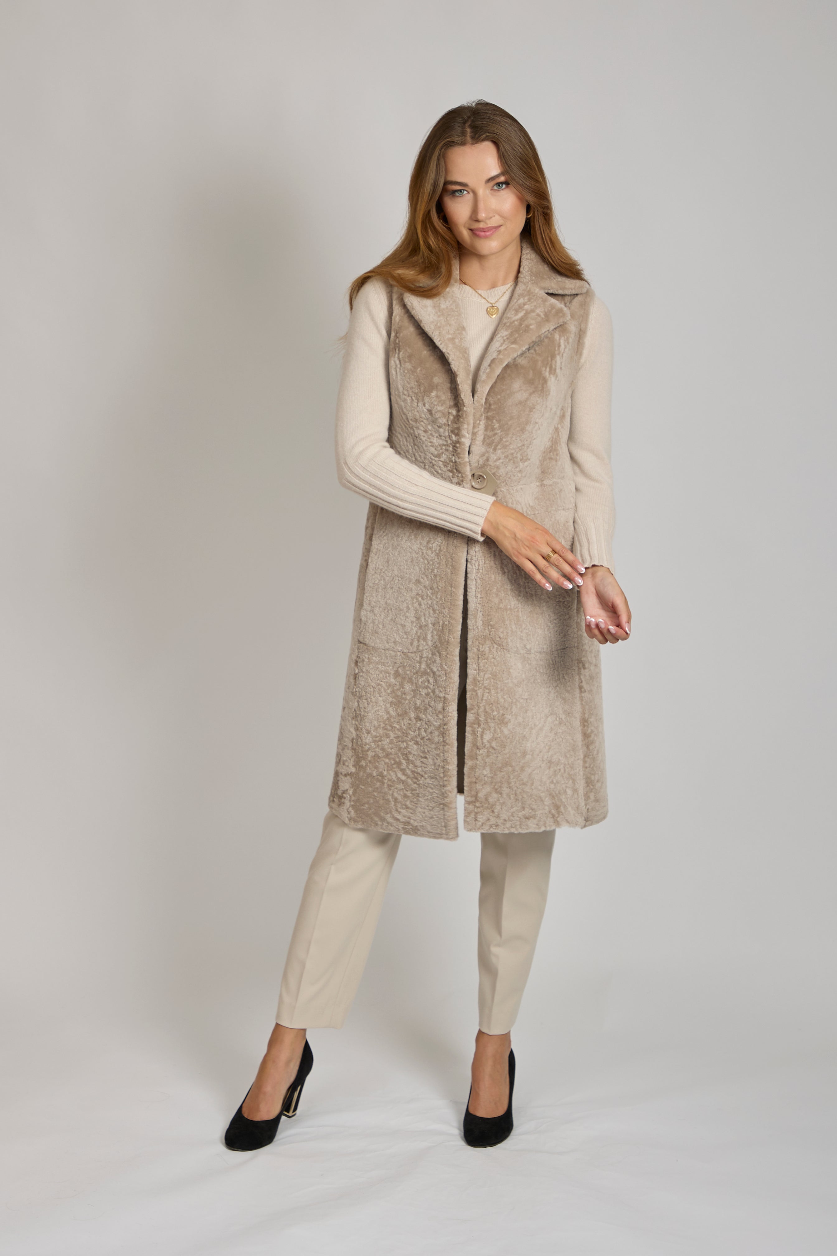 CURLY SHEARLING VEST-BEIGE
