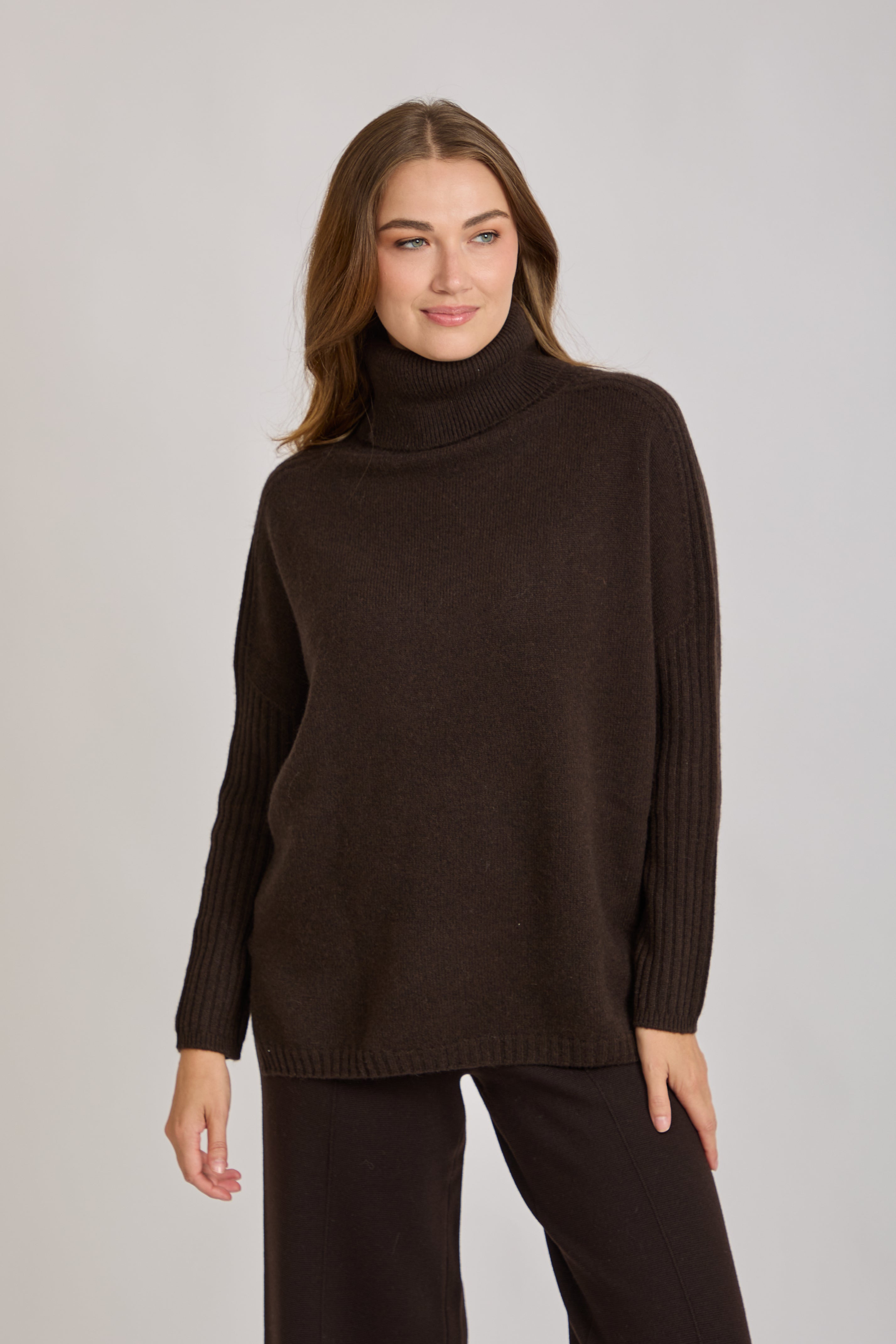 HIGH NECK CASHMERE JUMPER- BROWN