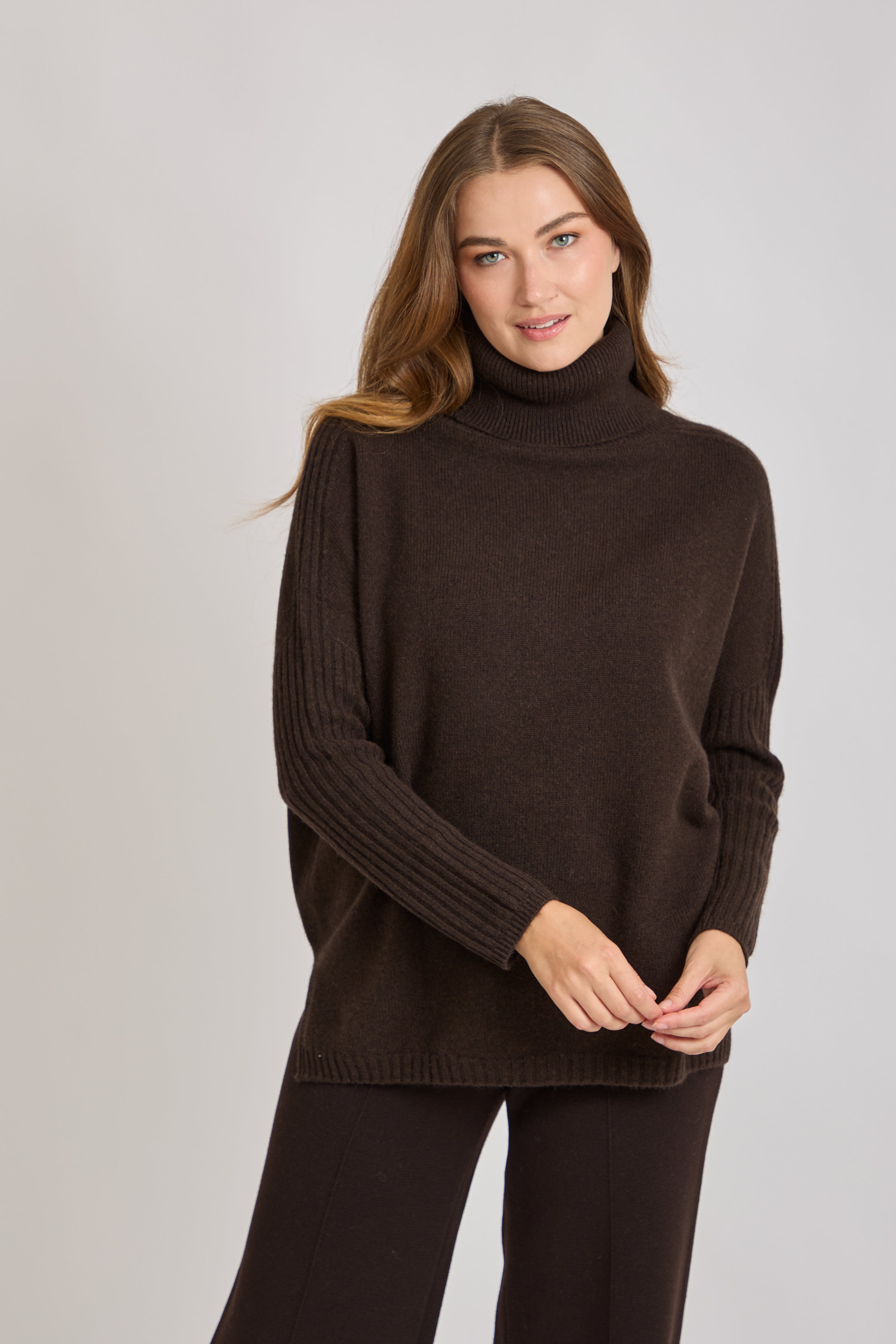 HIGH NECK CASHMERE JUMPER- BROWN