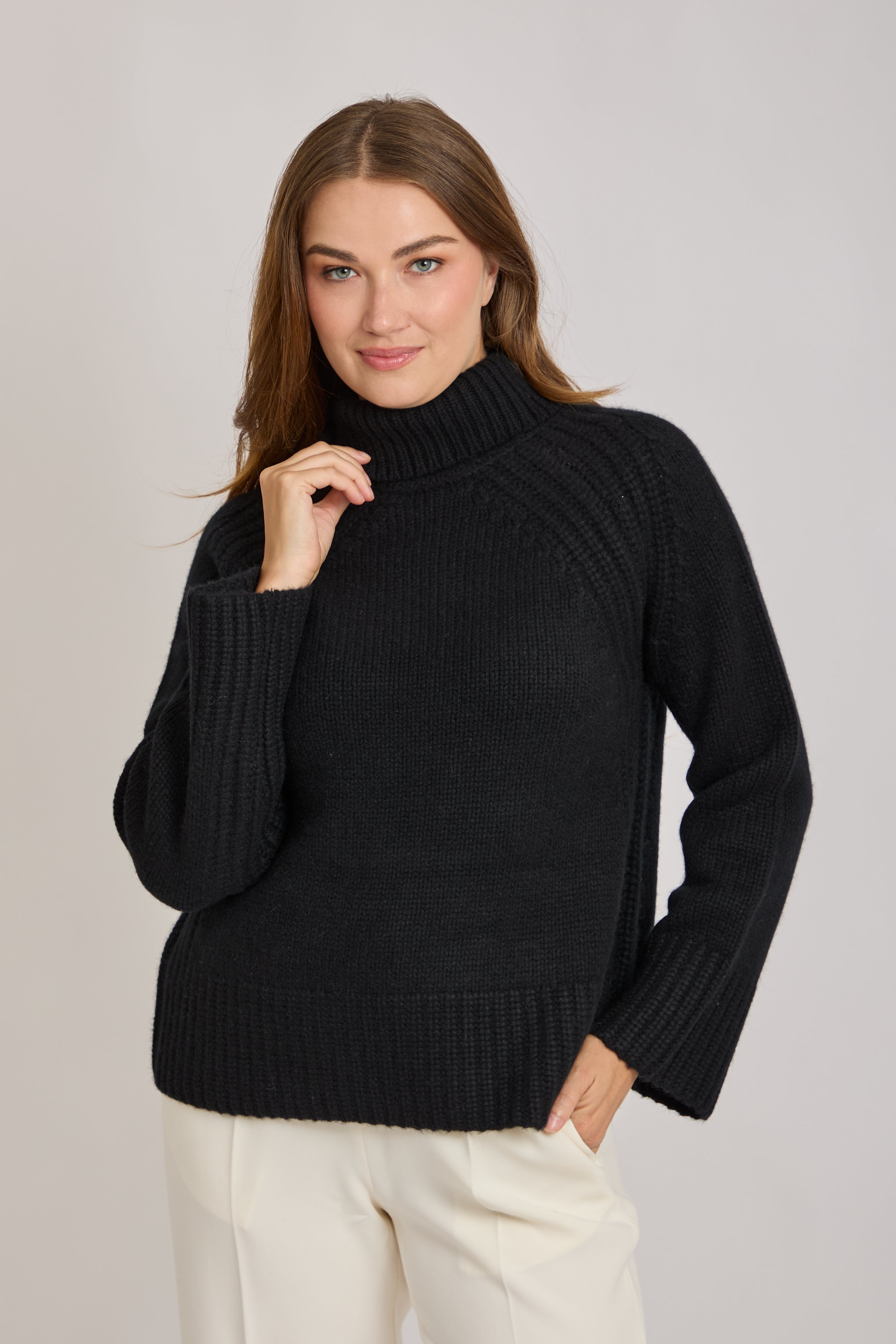 CASHMERE TURTLE NECK JUMPER- BLACK