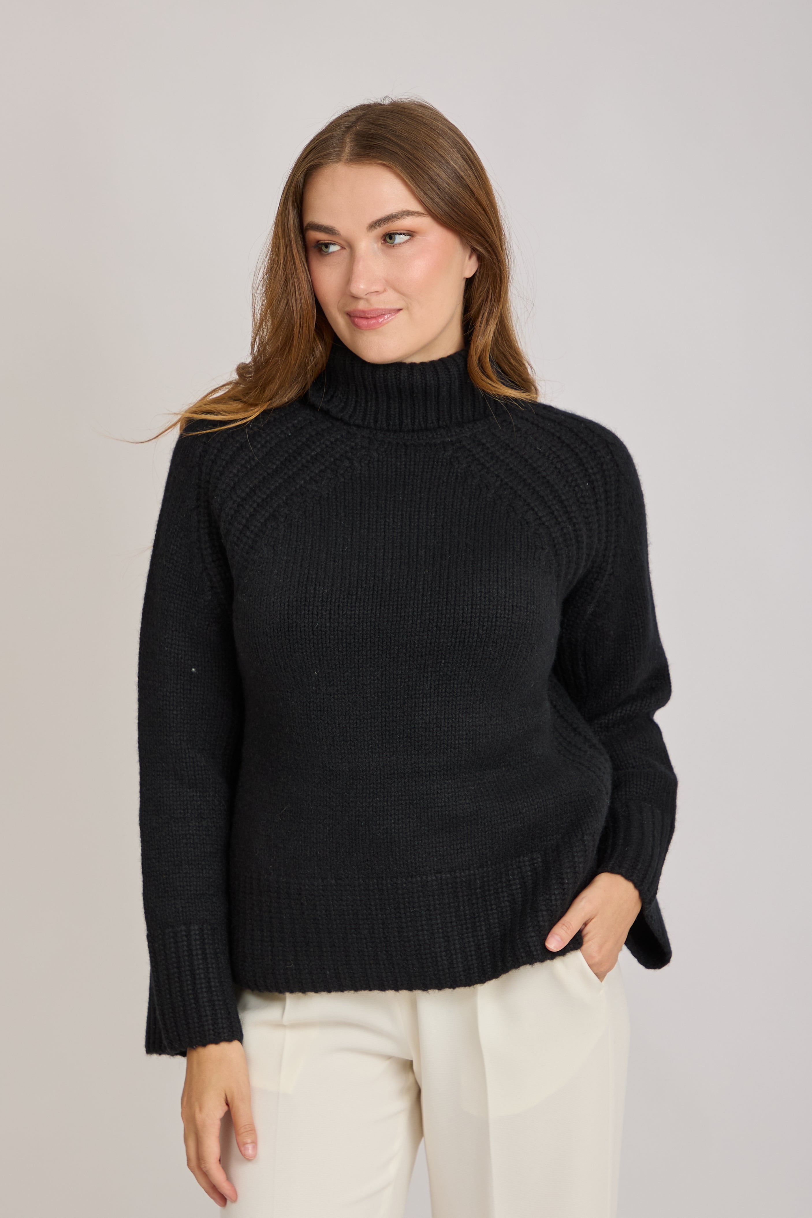 CASHMERE TURTLE NECK JUMPER- BLACK