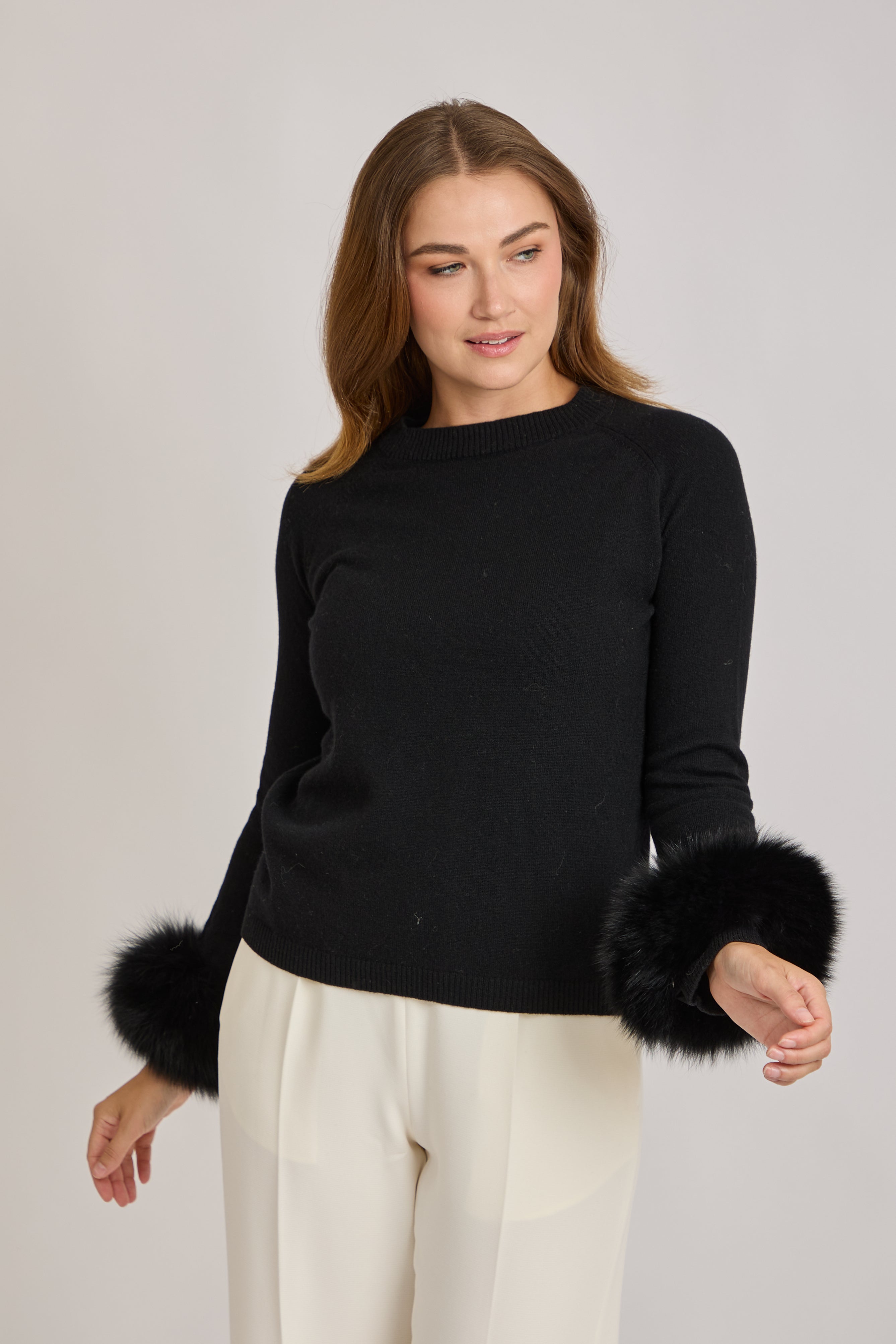 THIN CASHMERE WITH FOX CUFFS-BLACK