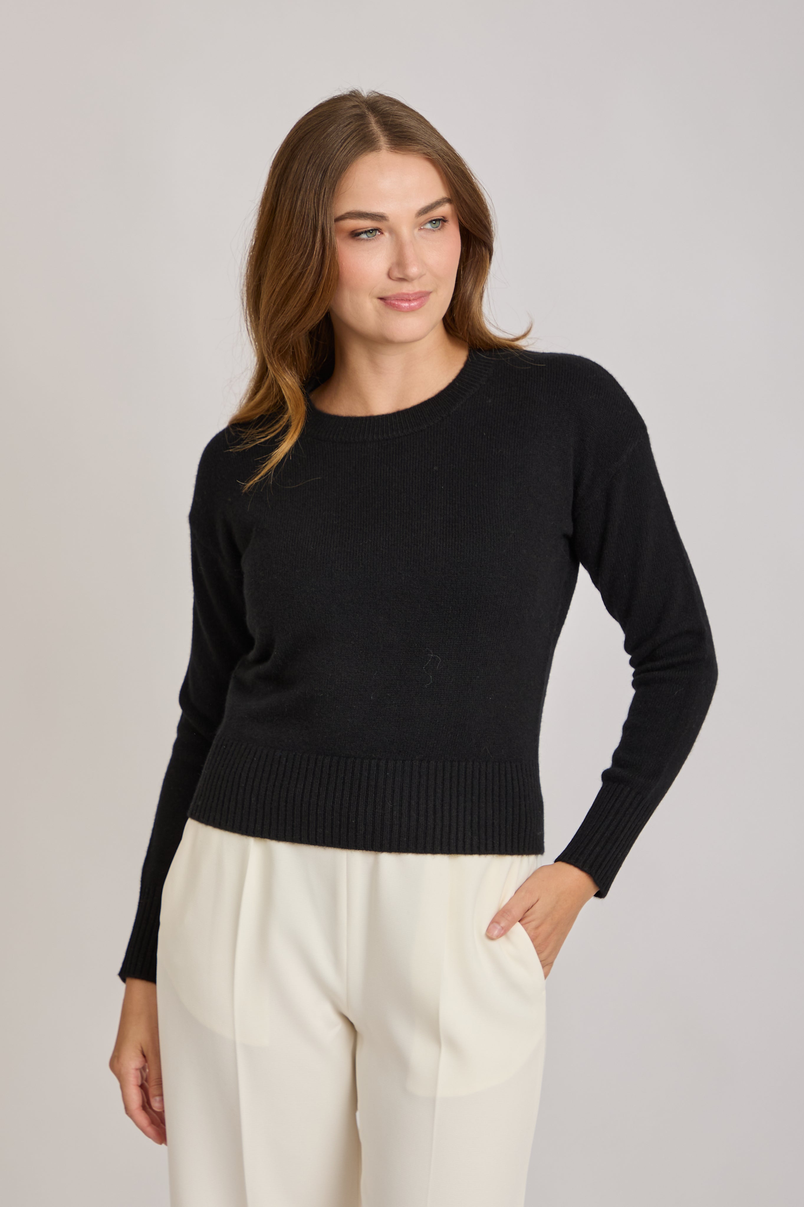 CREW NECK CASHMERE JUMPER- BLACK