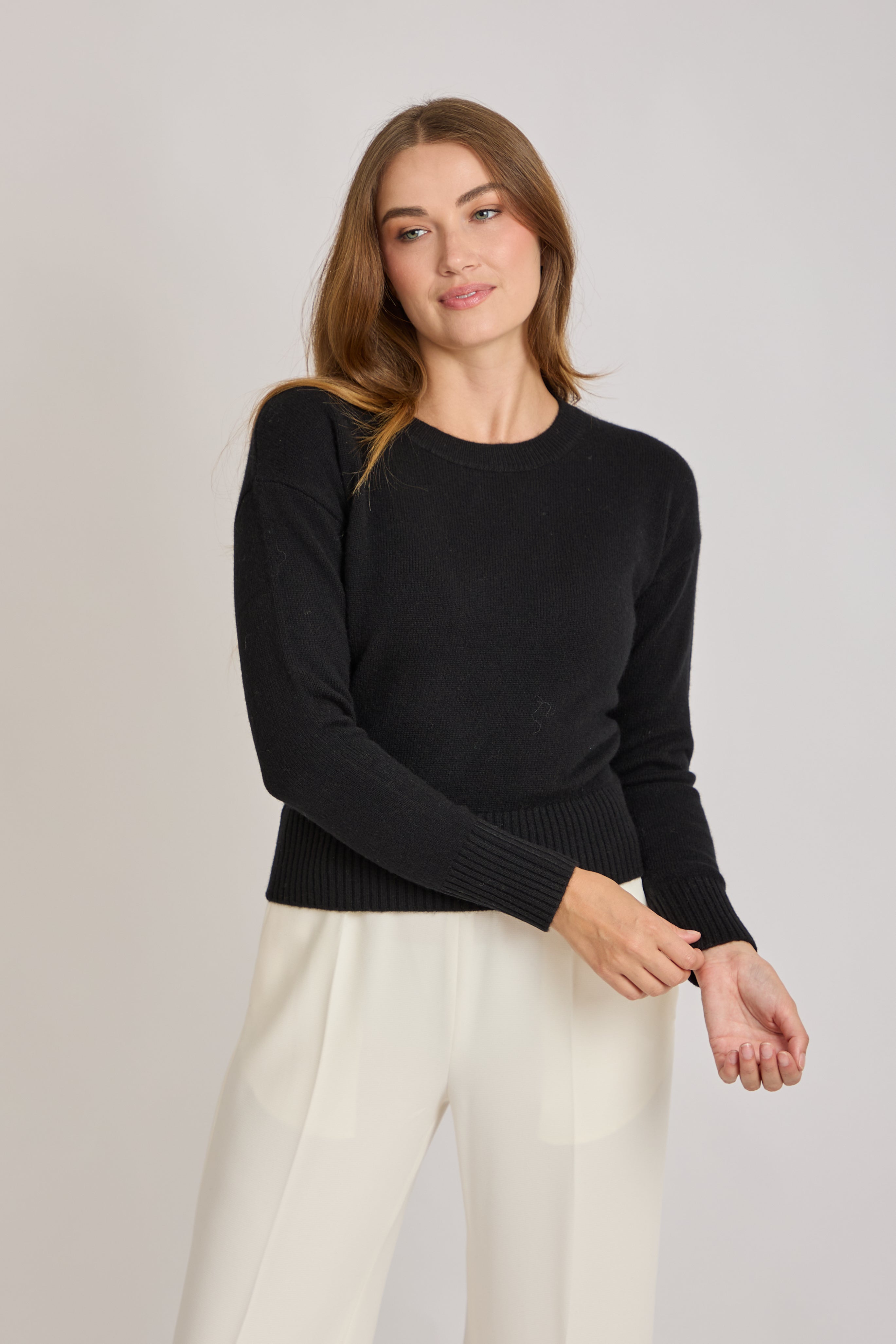 CREW NECK CASHMERE JUMPER- BLACK