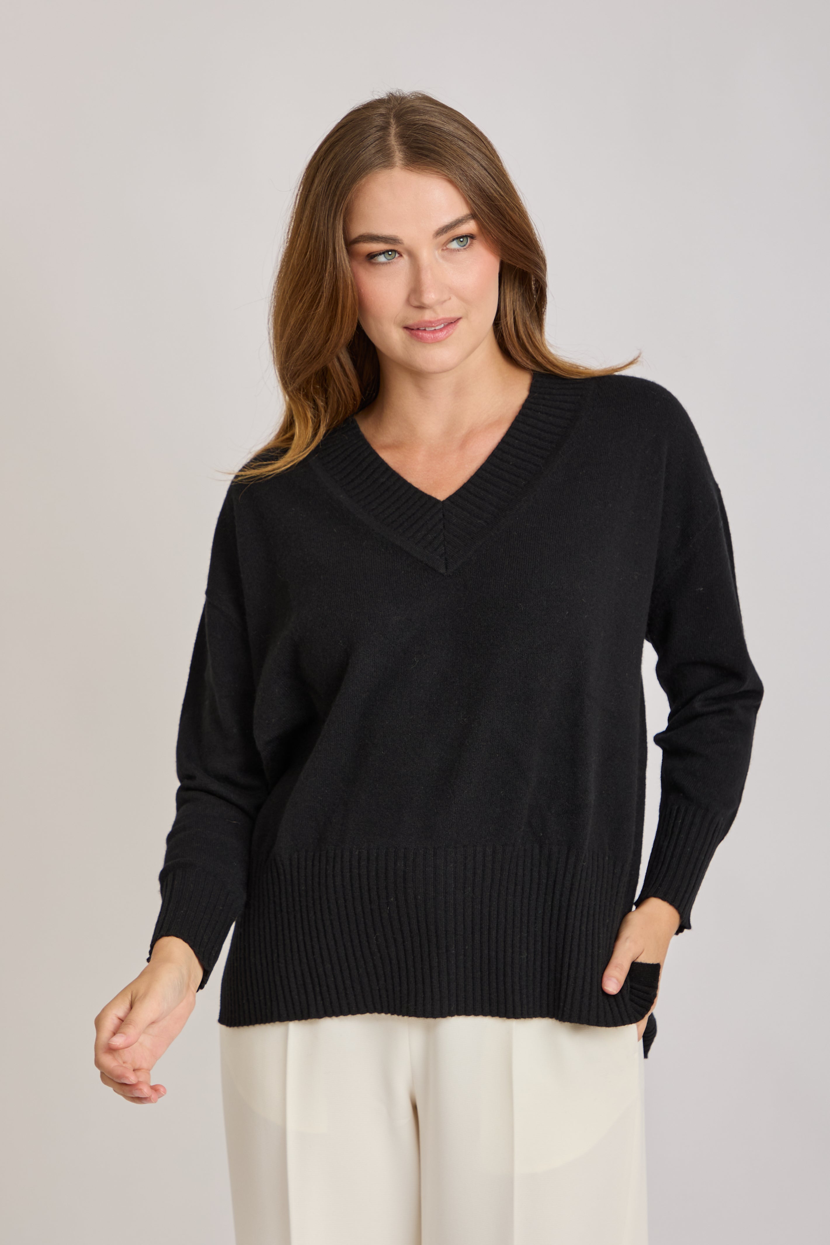 V NECK CASHMERE JUMPER-BLACK