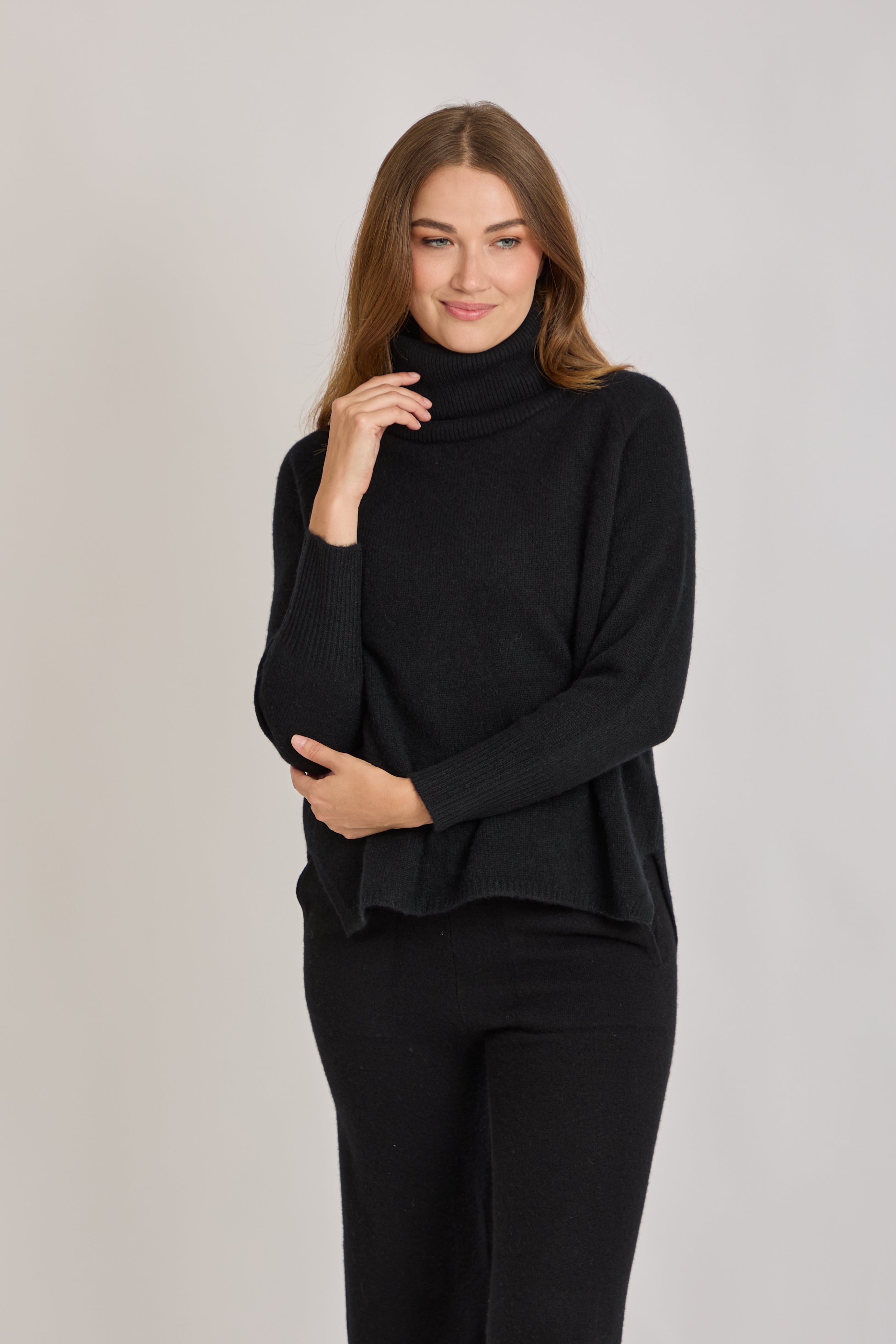HIGH NECK  CASHMERE JUMPER -BLACK