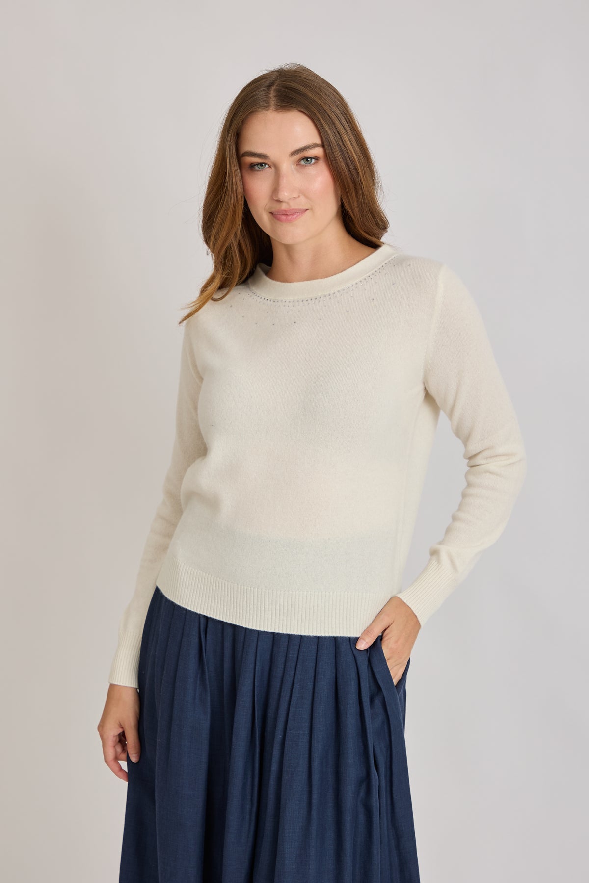 CREW NECK CASHMERE JUMPER- OFF WHITE