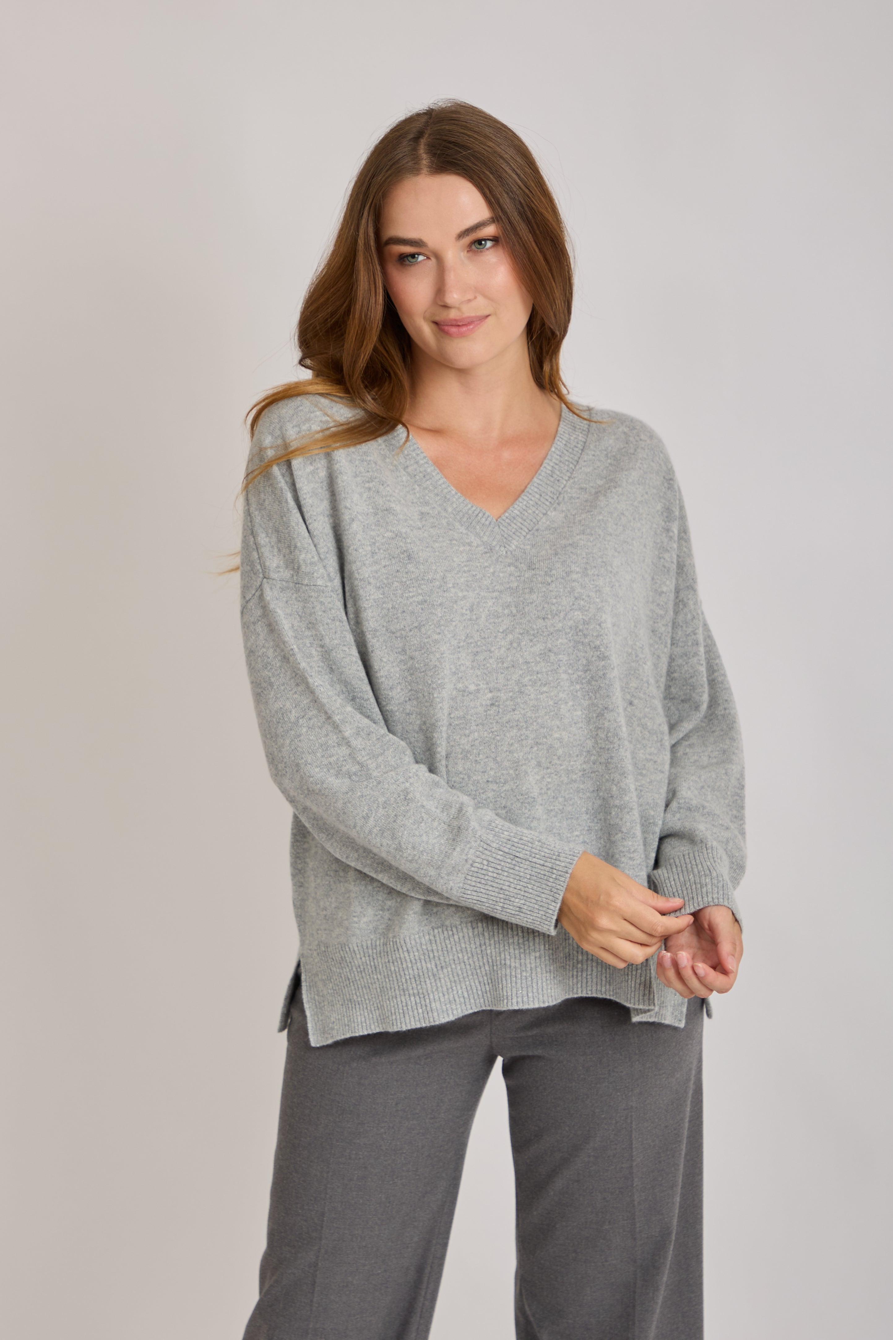 V NECK CASHMERE JUMPER WITH LUREX DETAILS-GREY