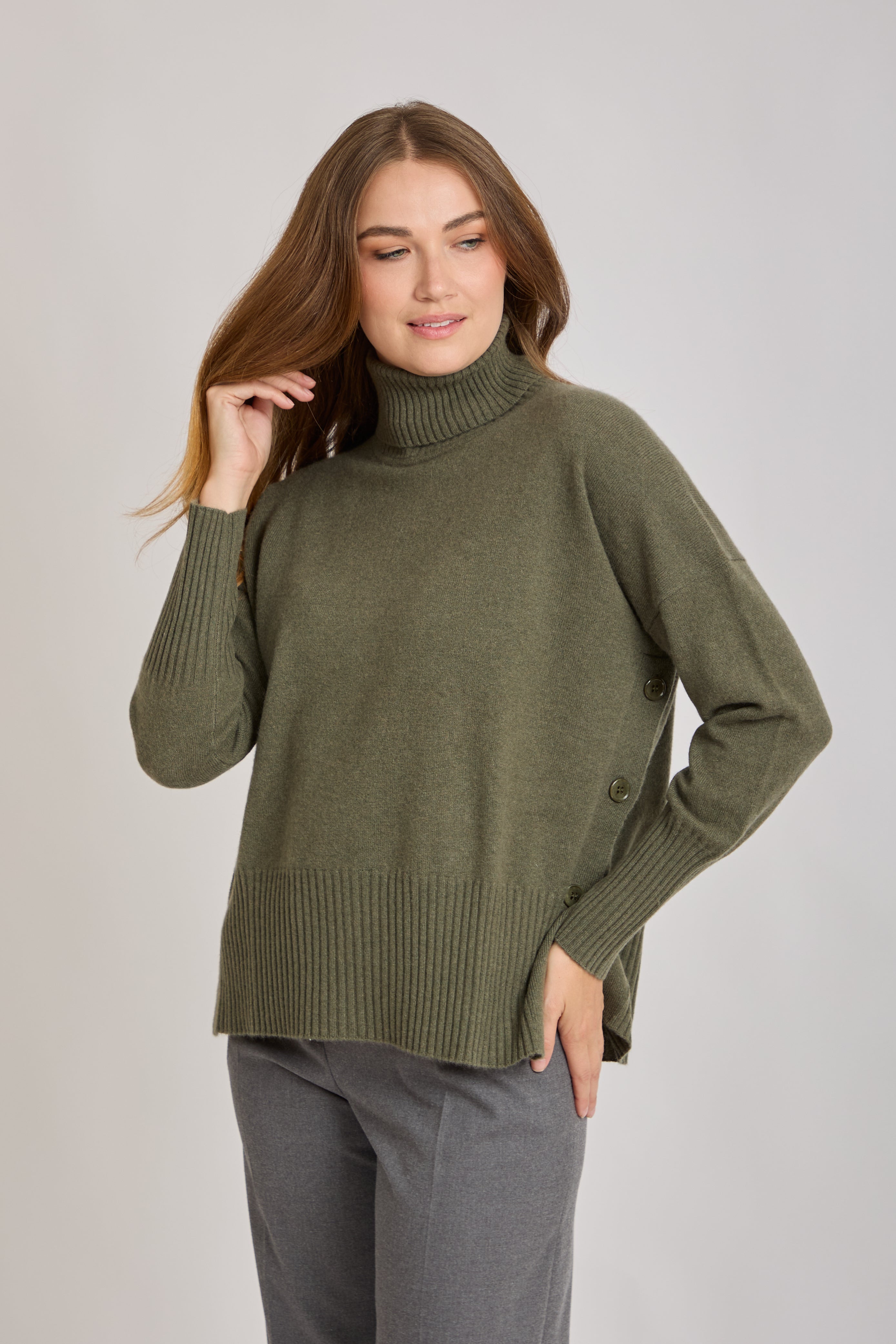 HIGH NECK CASHMERE JUMPER WITH BUTTO DETAILS AT THE SIDE -KAKI
