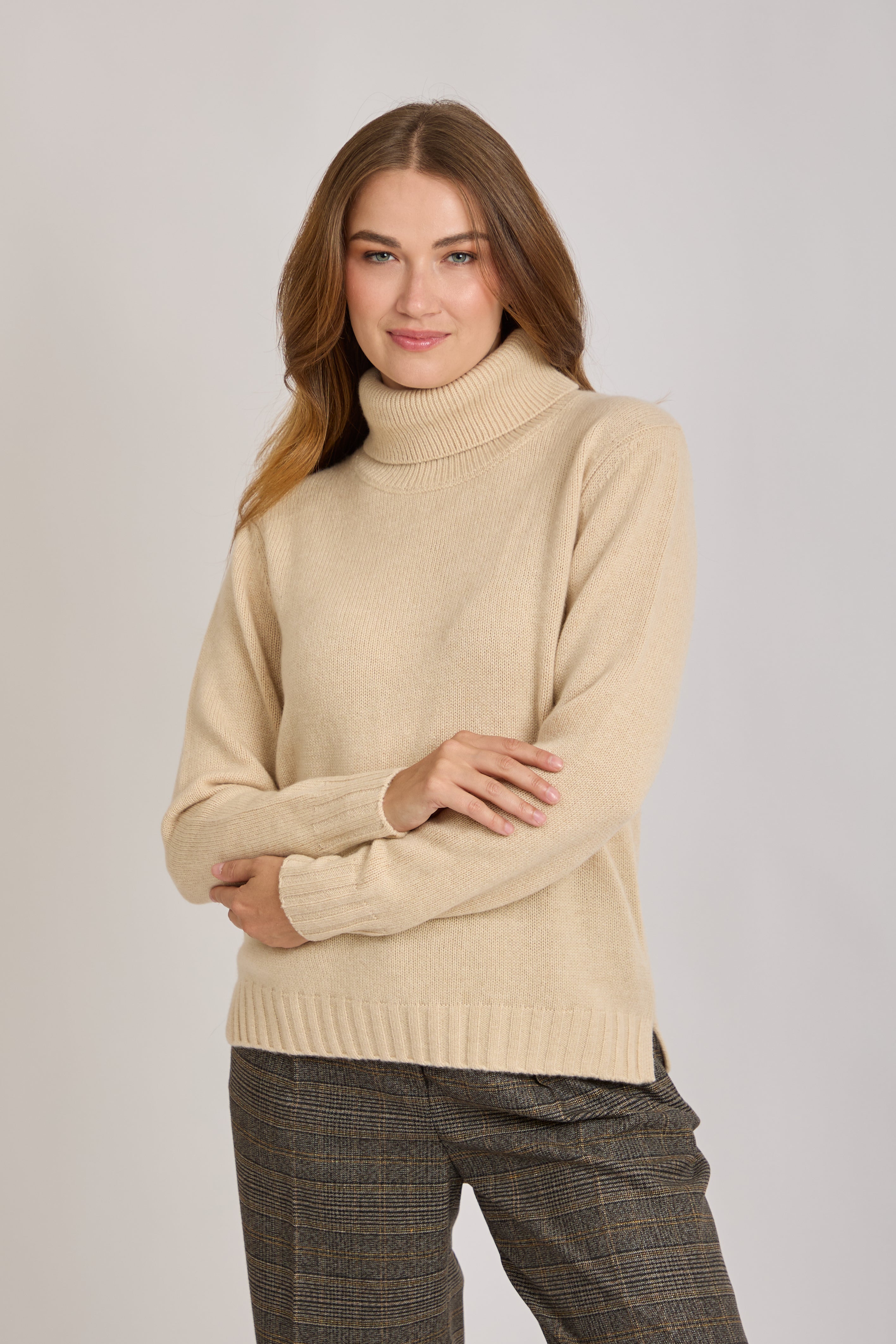 CASHMERE TURTLE NECK JUMPER- BEIGE