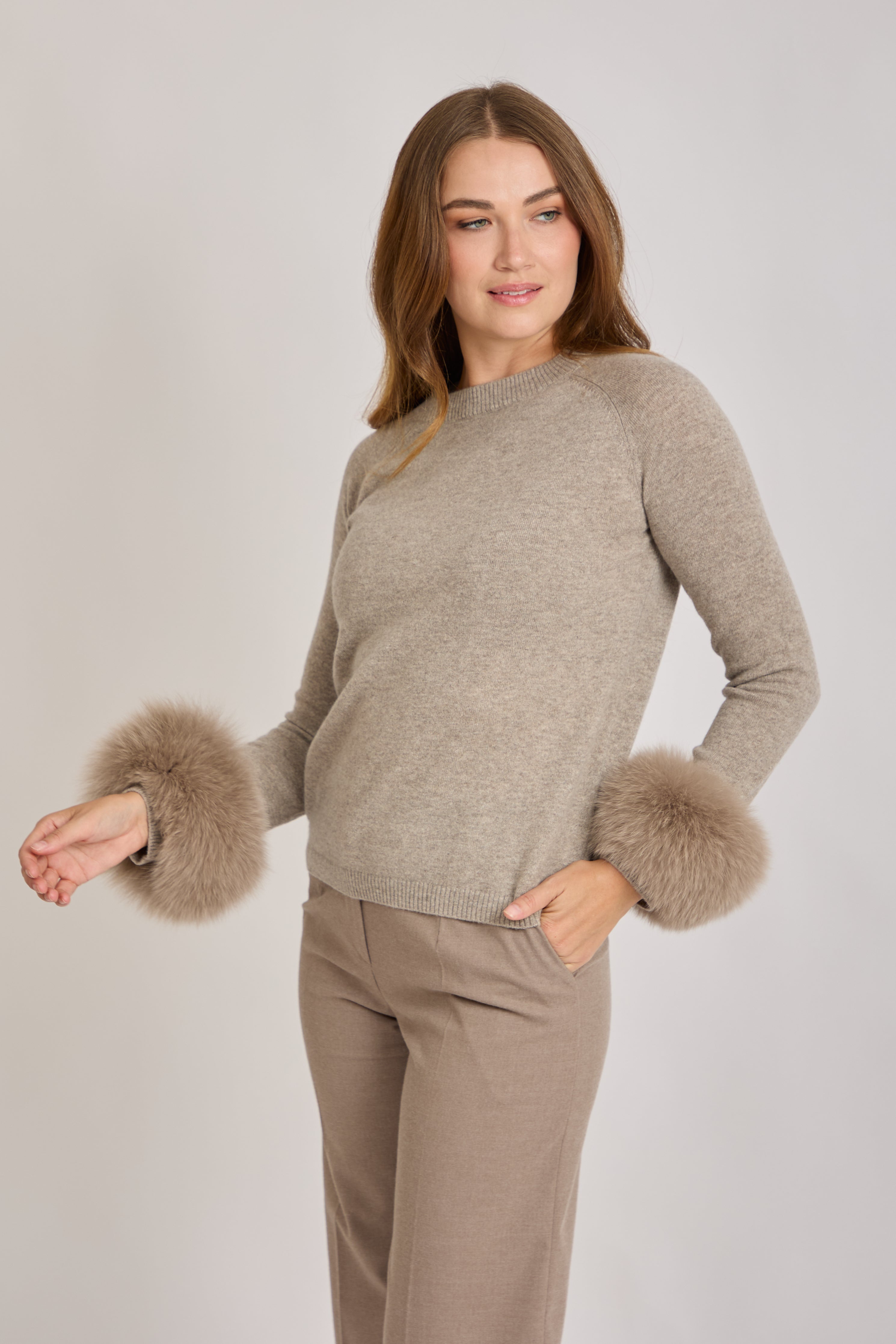CREW NECK JUMPER WITH DETACHABLE FOX CUFFS-TAUPE