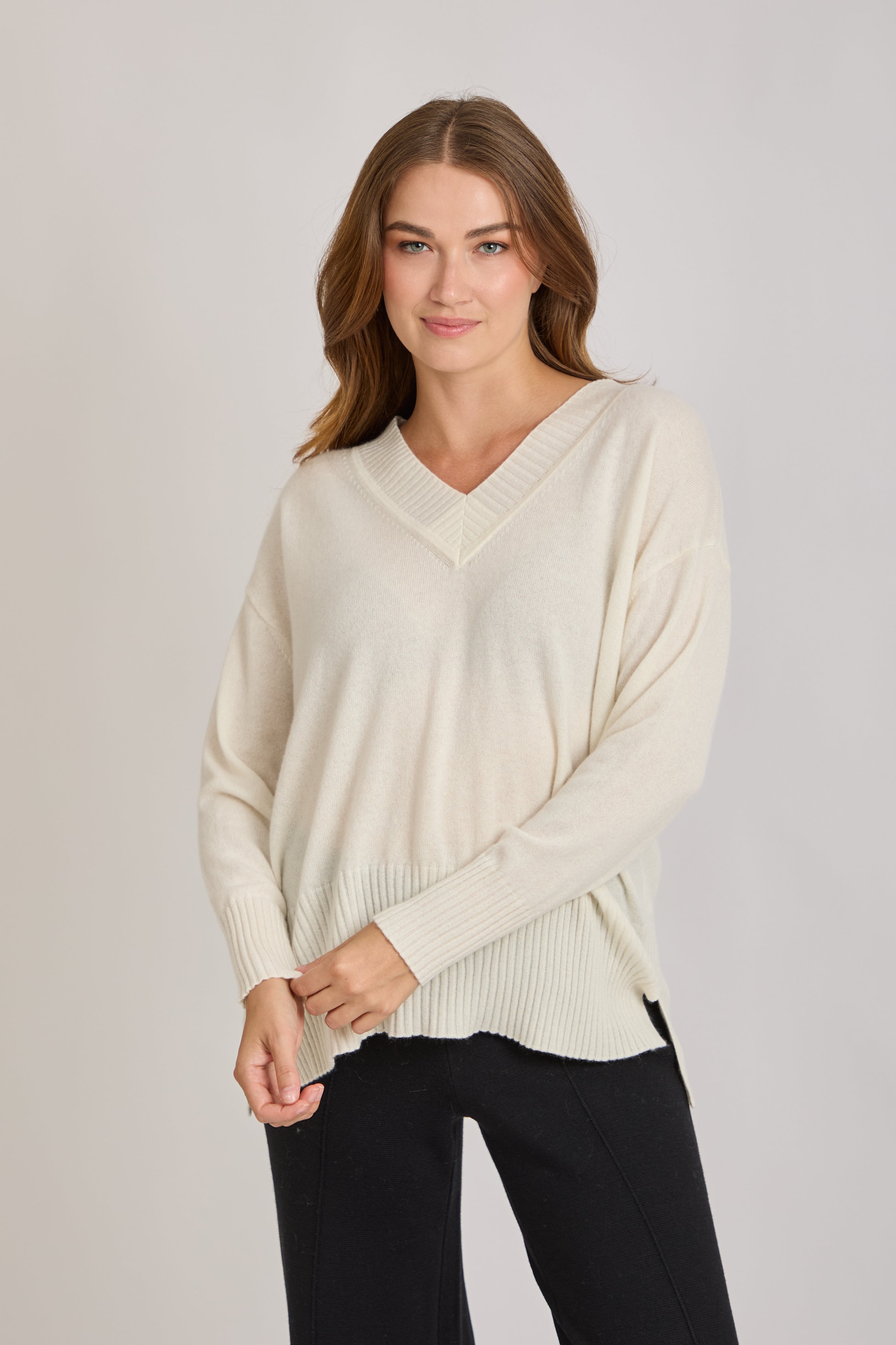 V NECK CASHMERE JUMPER-LATTE