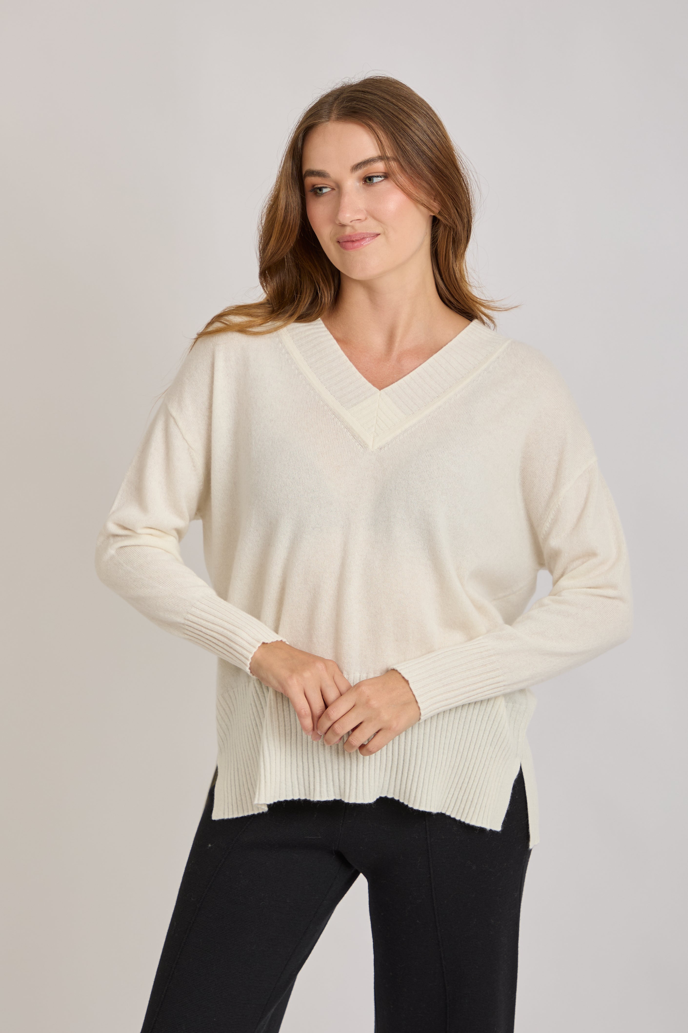 V NECK CASHMERE JUMPER-LATTE