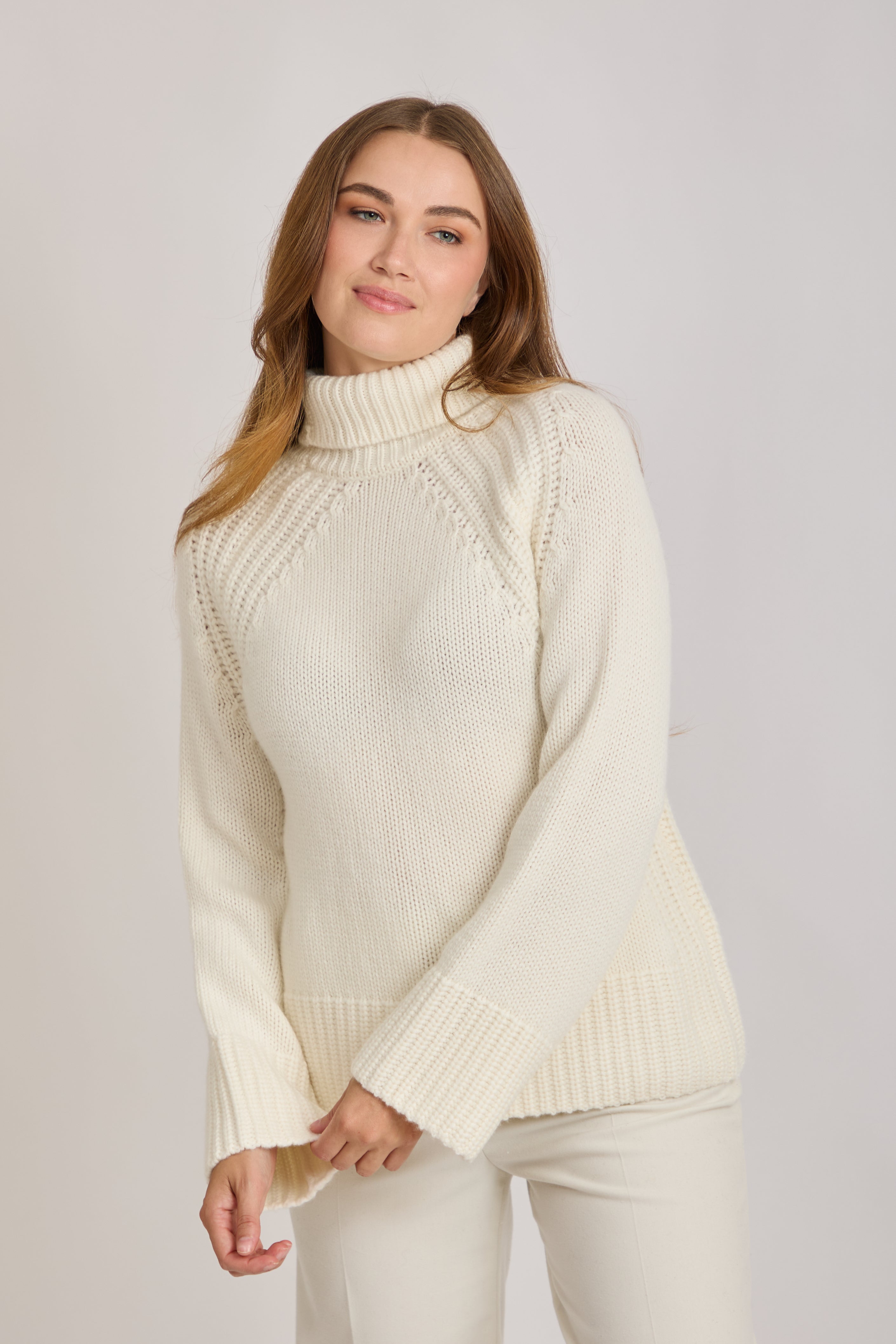 CASHMERE TURTLE NECK JUMPER- OFF WHITE