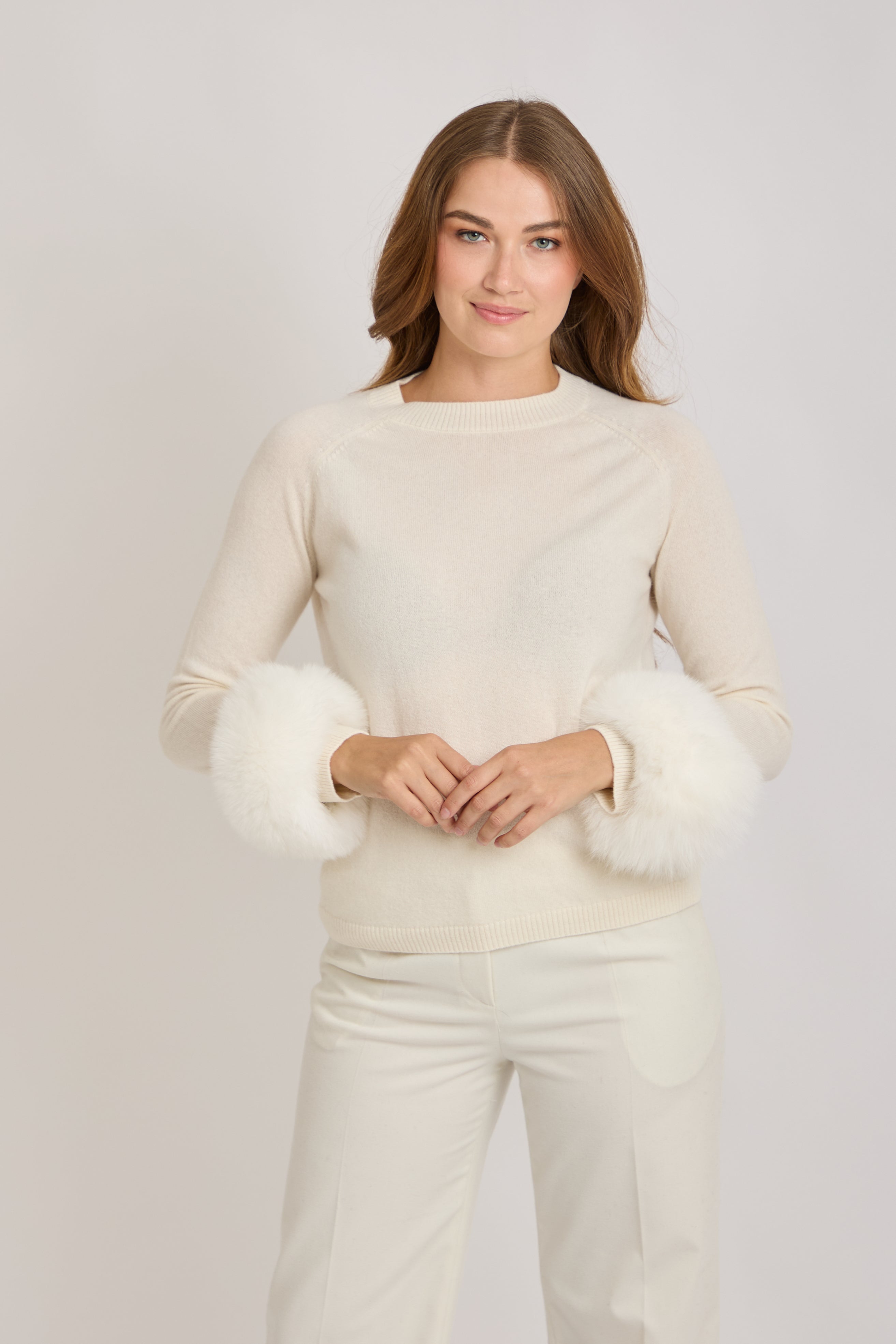 THIN CASHMERE WITH FOX CUFFS-OFF WHITE