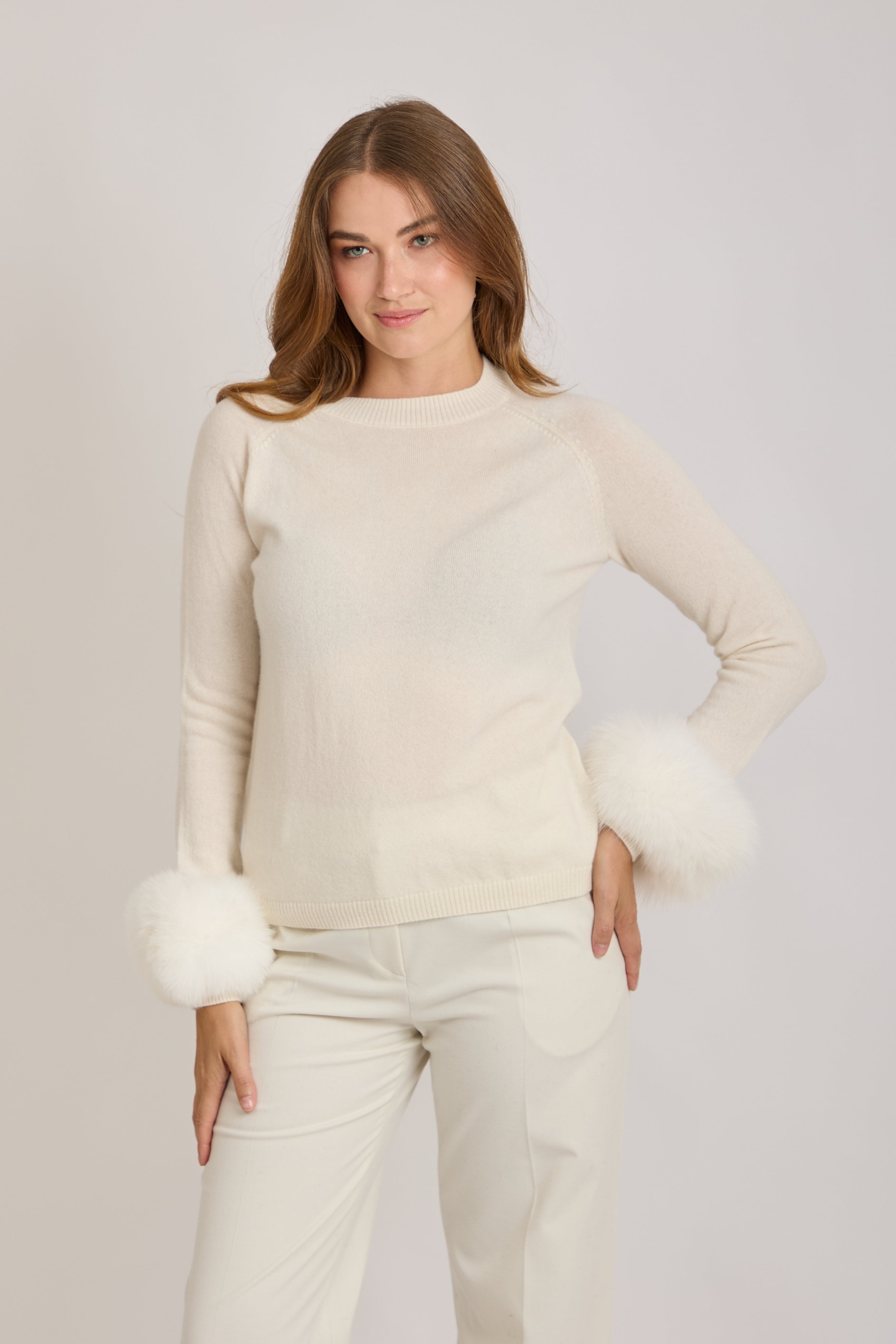 THIN CASHMERE WITH FOX CUFFS-OFF WHITE
