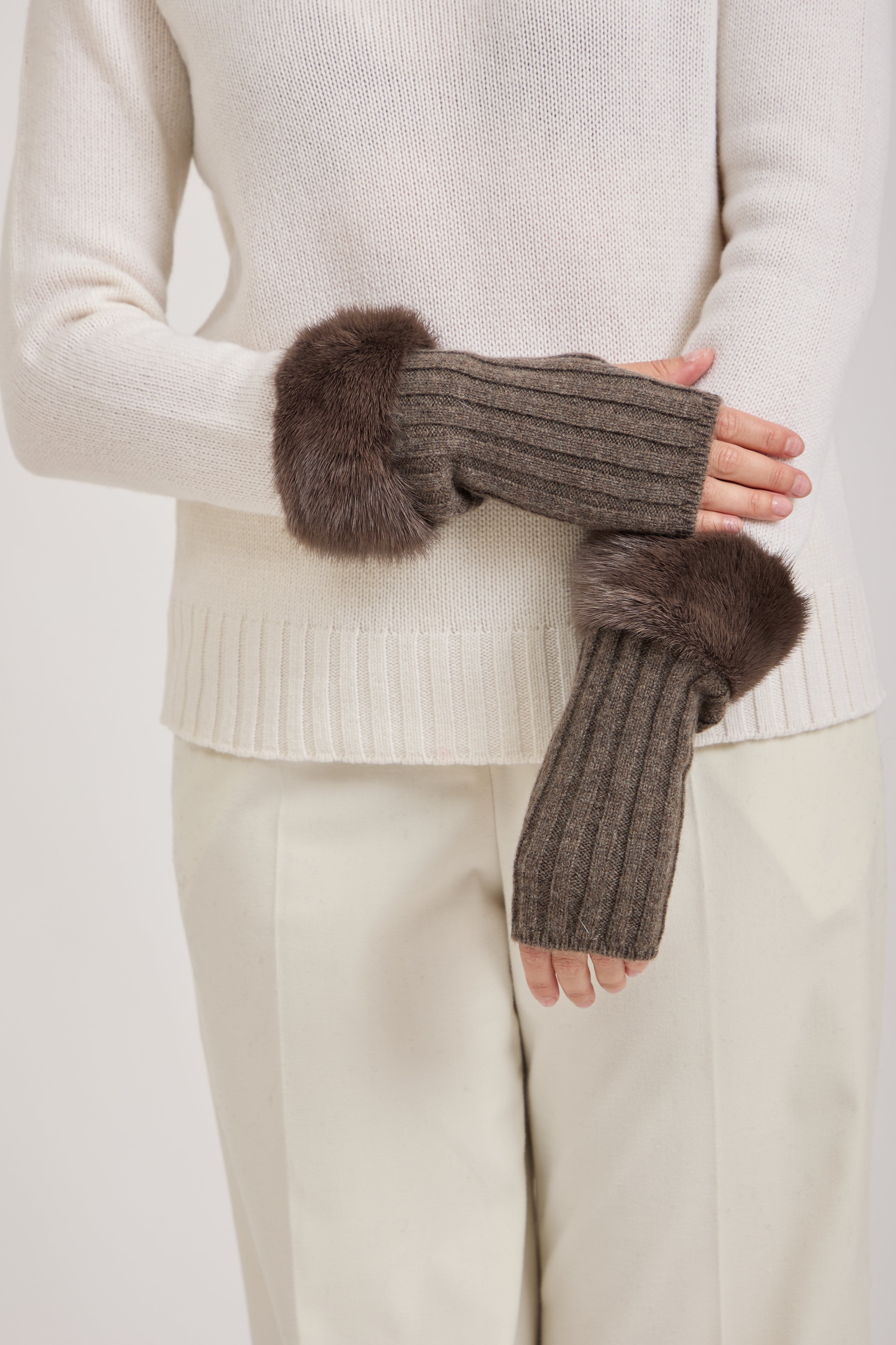 CASHMERE MITTENS WITH MINK DETAILS-BROWN