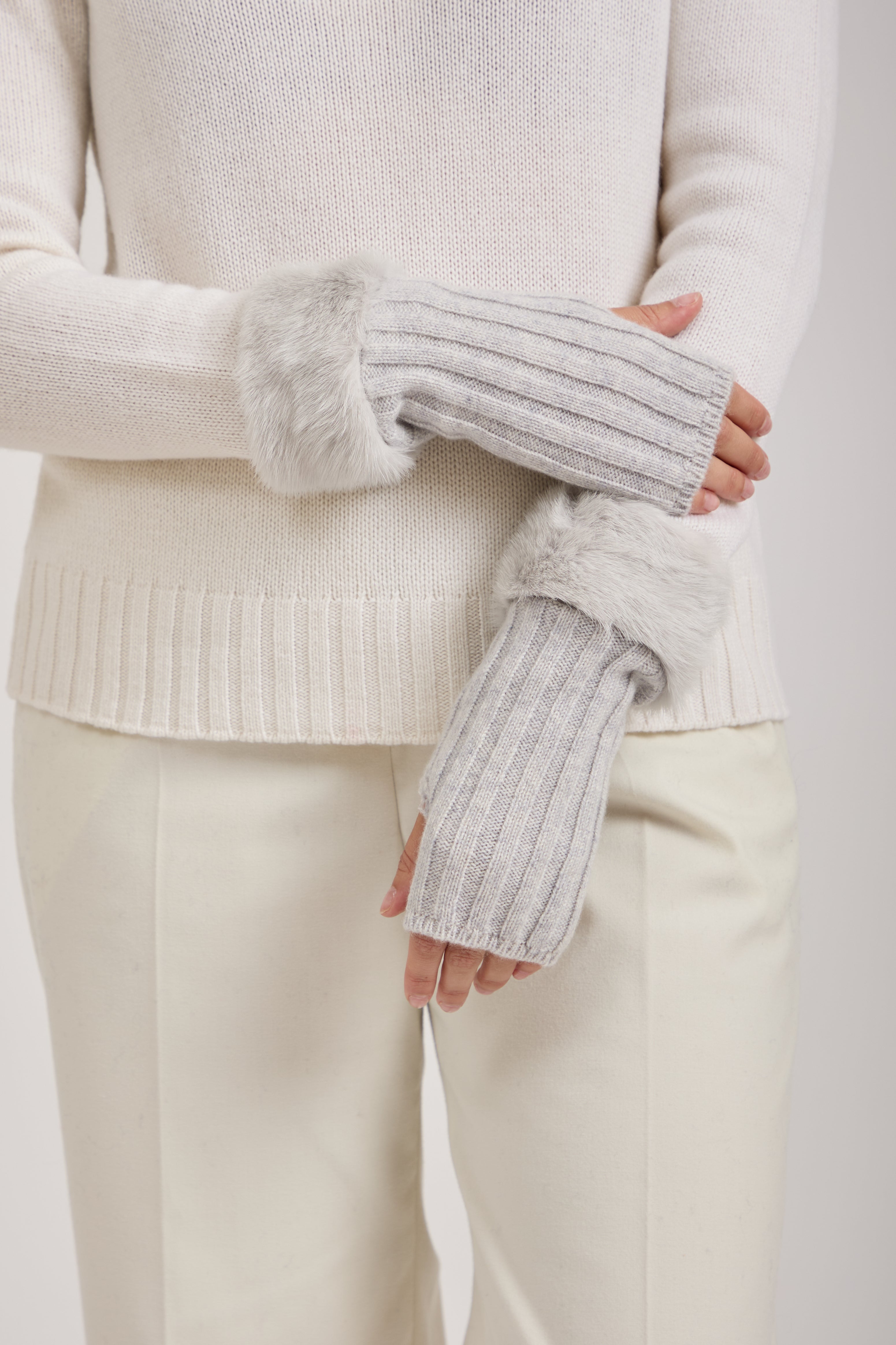 CASHMERE MITTENS WITH MINK DETAILS-TAUPE