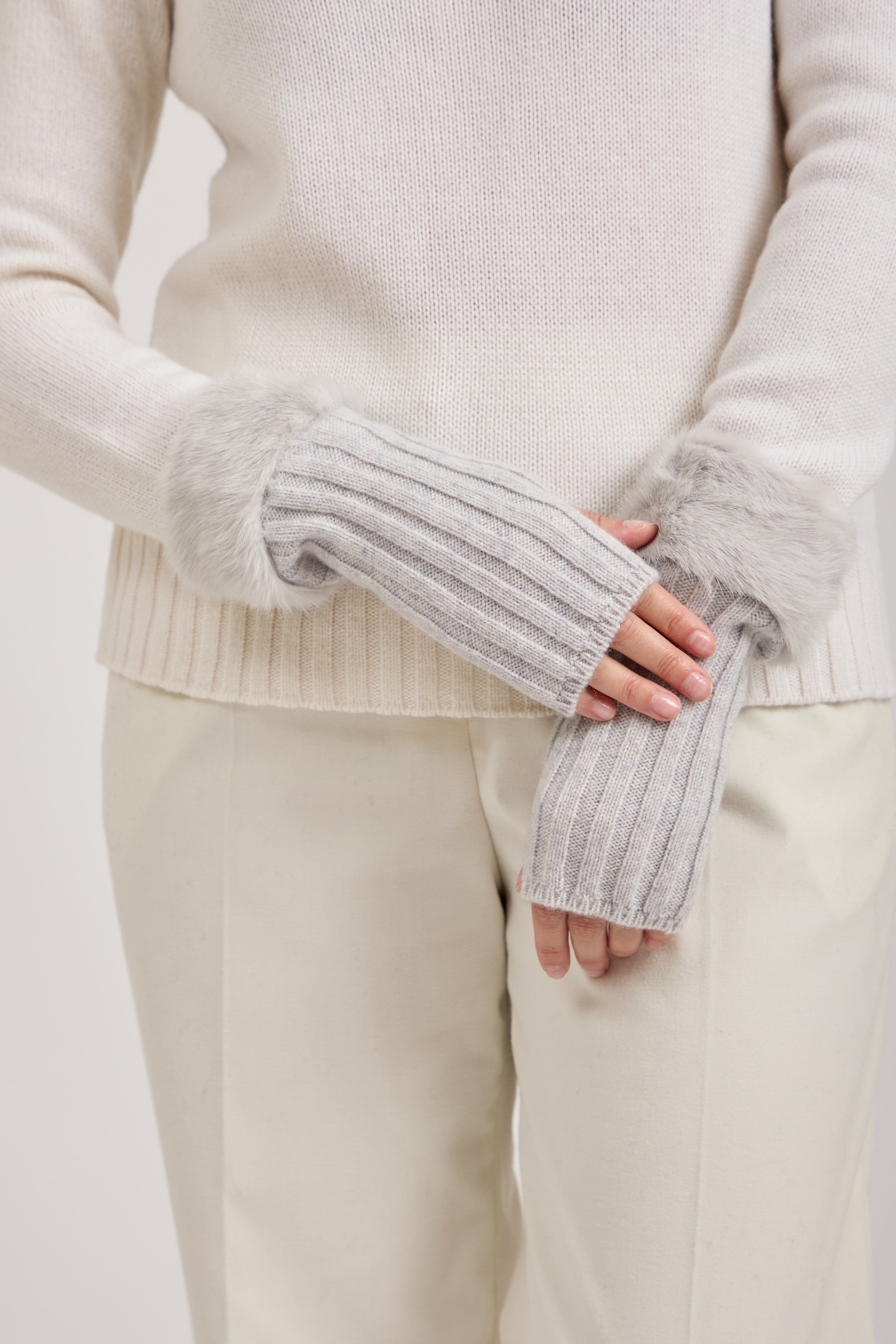 CASHMERE MITTENS WITH MINK DETAILS-TAUPE