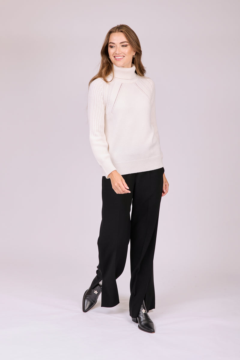 TROUSERS WITH SLIT-BLACK