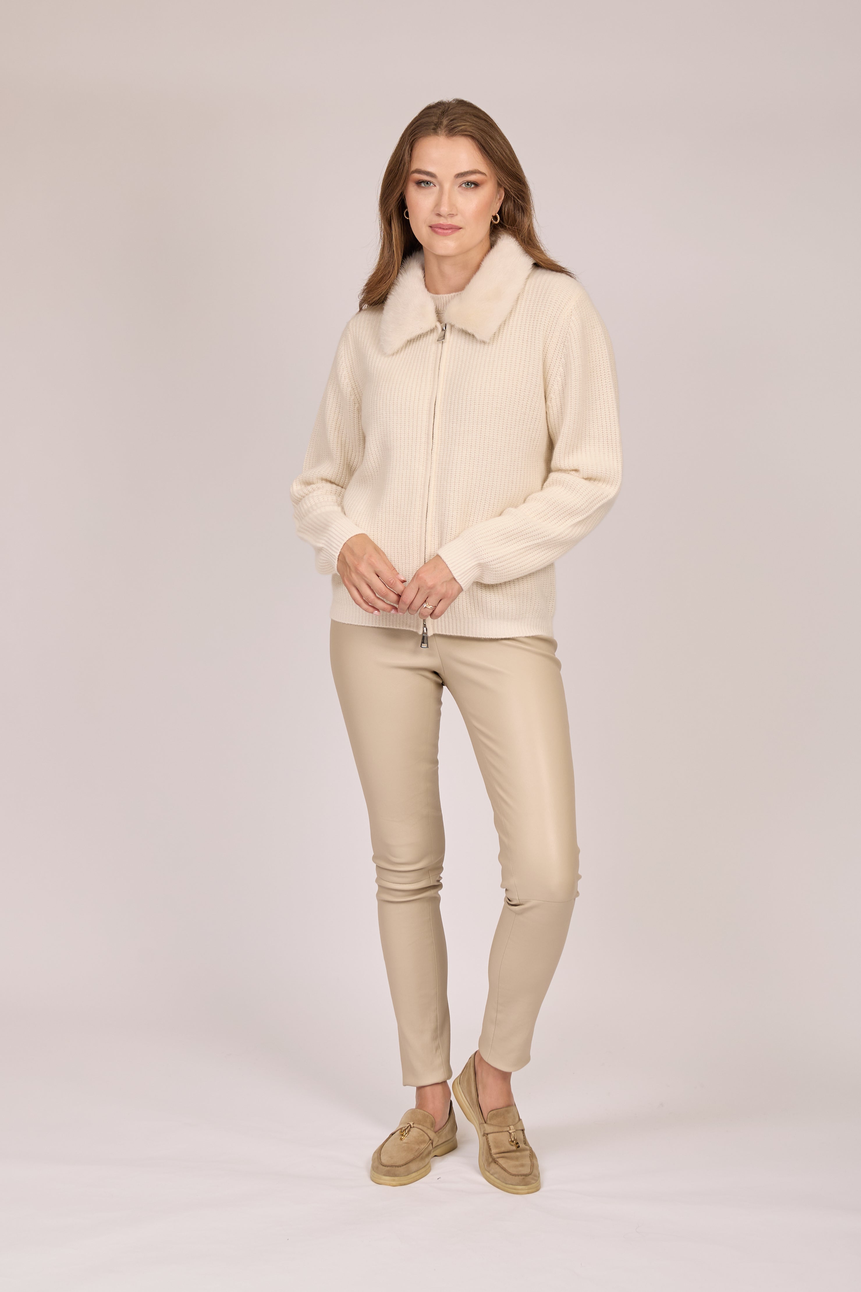 Cardigan zippé en cachemire, col en vison, couleur crème