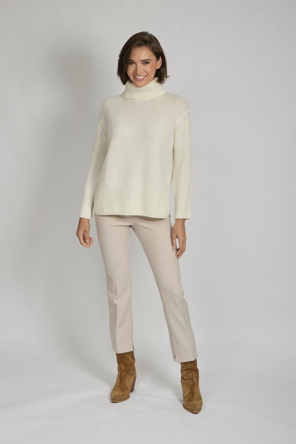 THICK TURTLE NECK-OFF WHITE