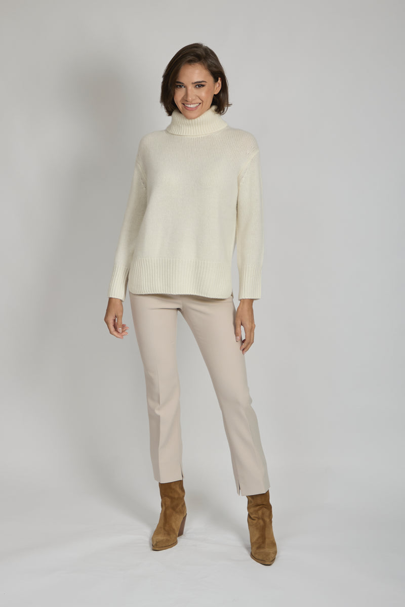 THICK TURTLE NECK-OFF WHITE