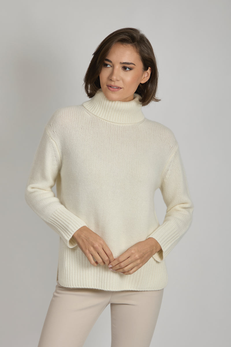 THICK TURTLE NECK-OFF WHITE