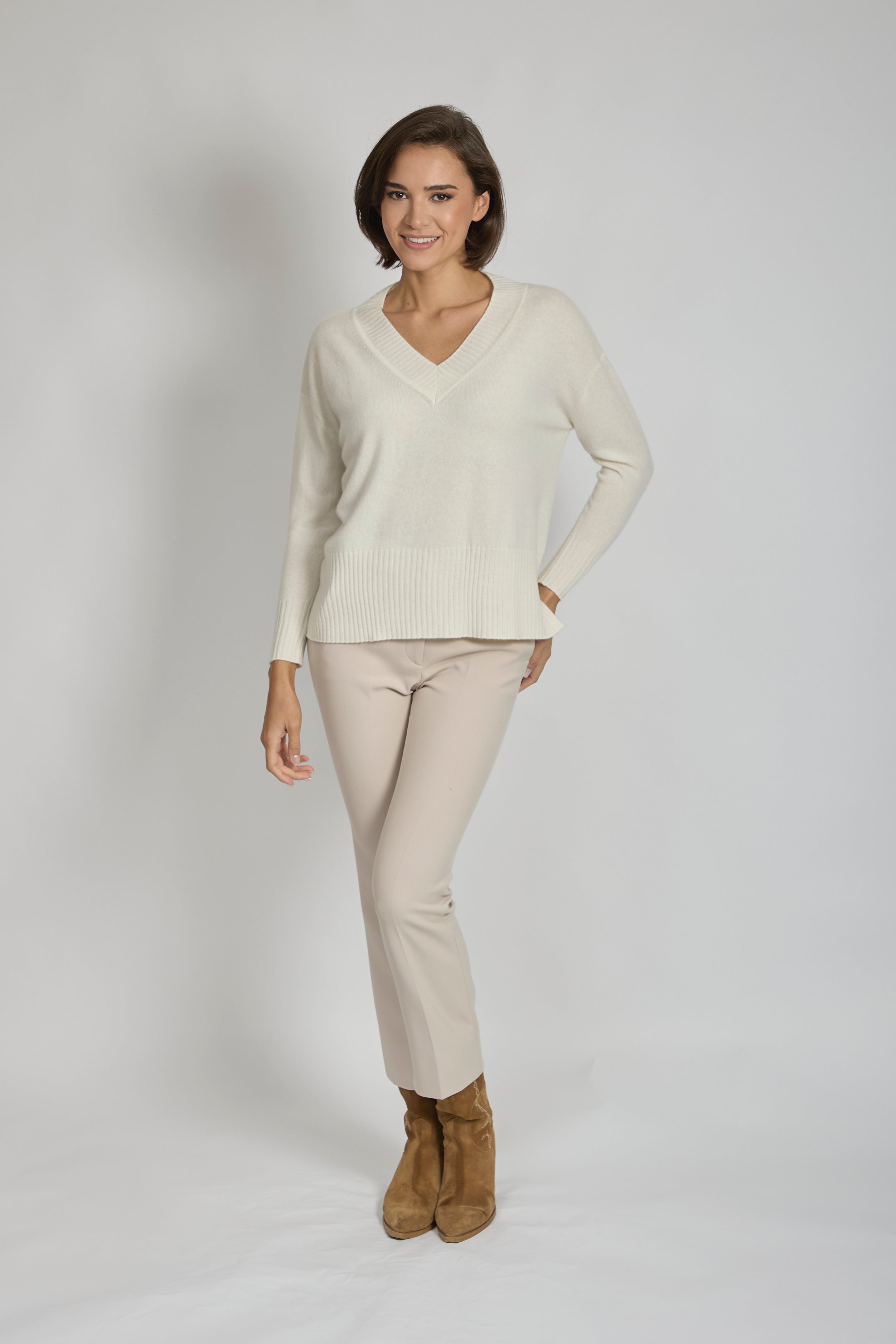 V NECK JUMPER -CREAM