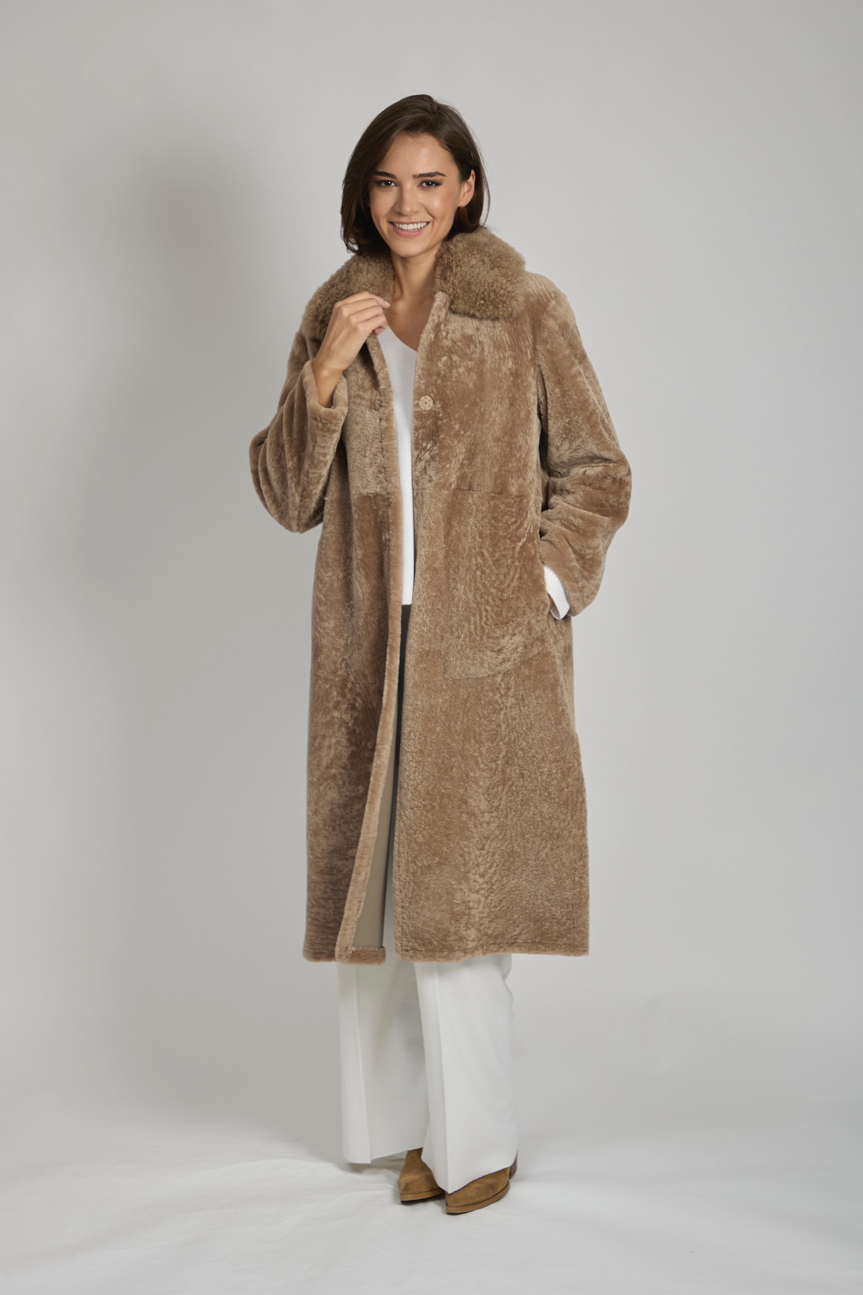 REVERSIBLE CURLY SHEARLING COAT-CARAMEL