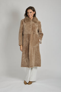 REVERSIBLE CURLY SHEARLING COAT-CARAMEL