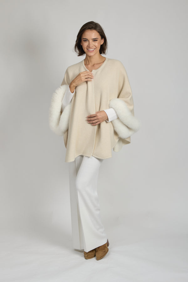 REVERSIBLE CAPE WITH FOX FUR DETAILS-WHITE