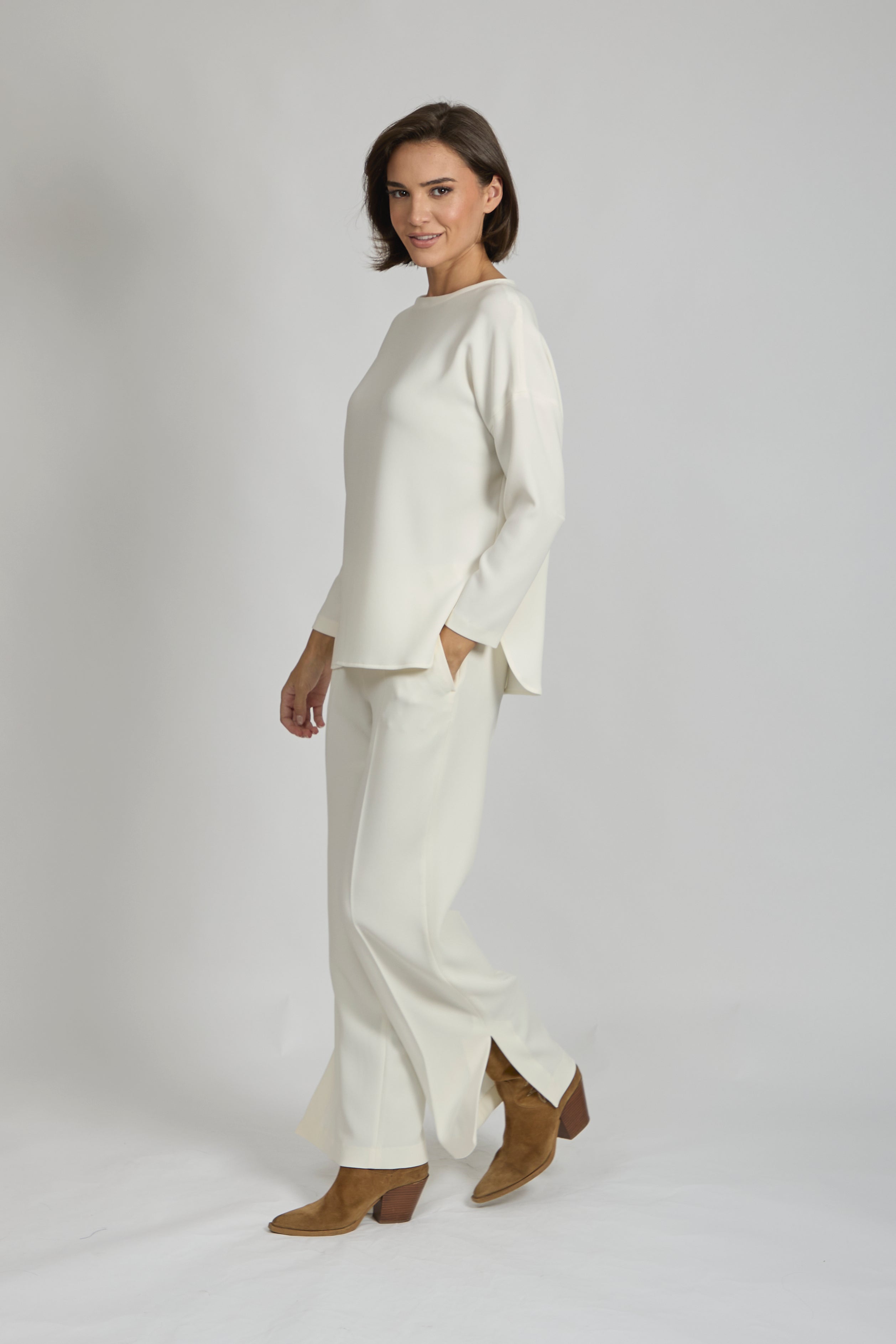 TROUSERS WITH SLIT- WHITE