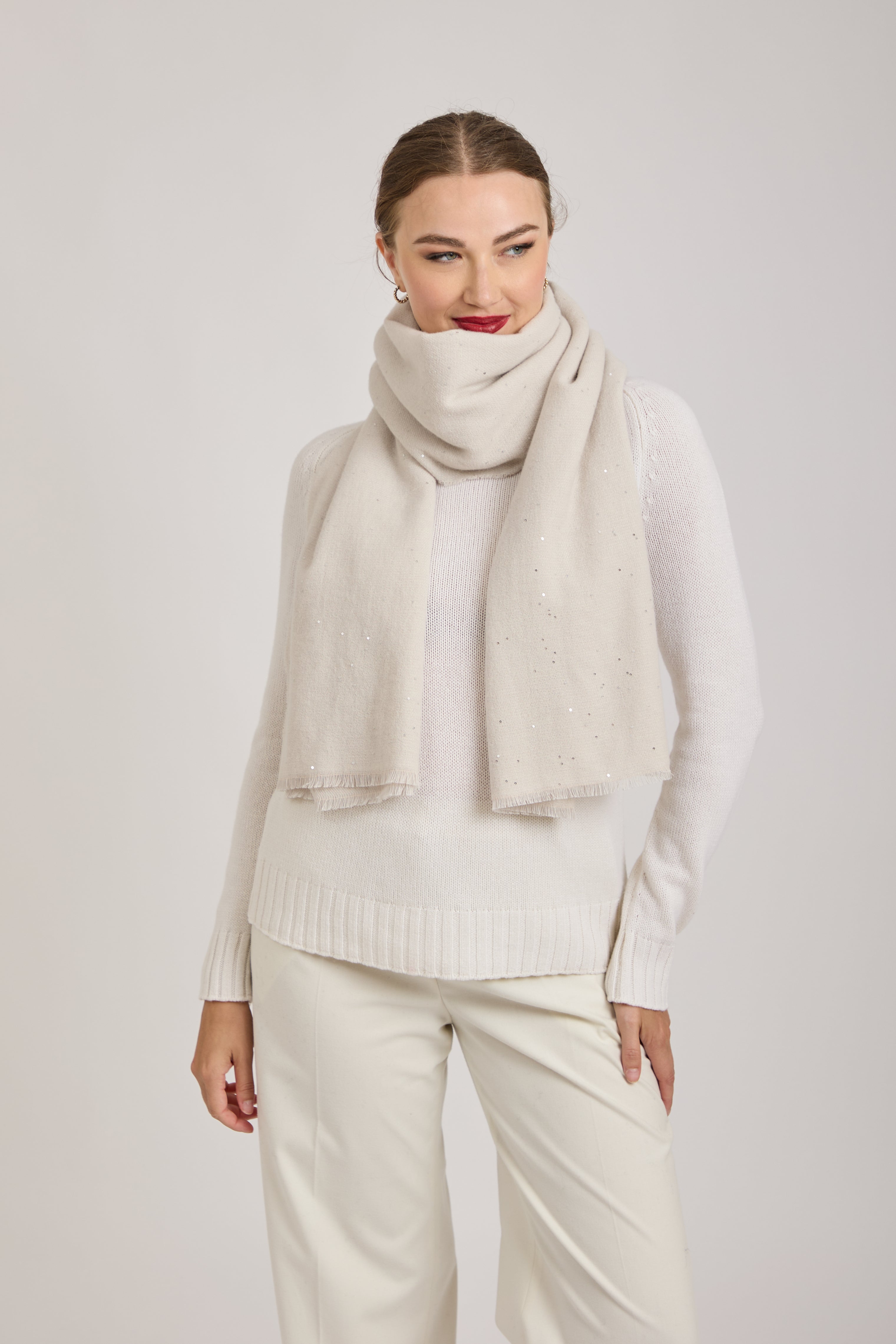 SCARF-OFF WHITE