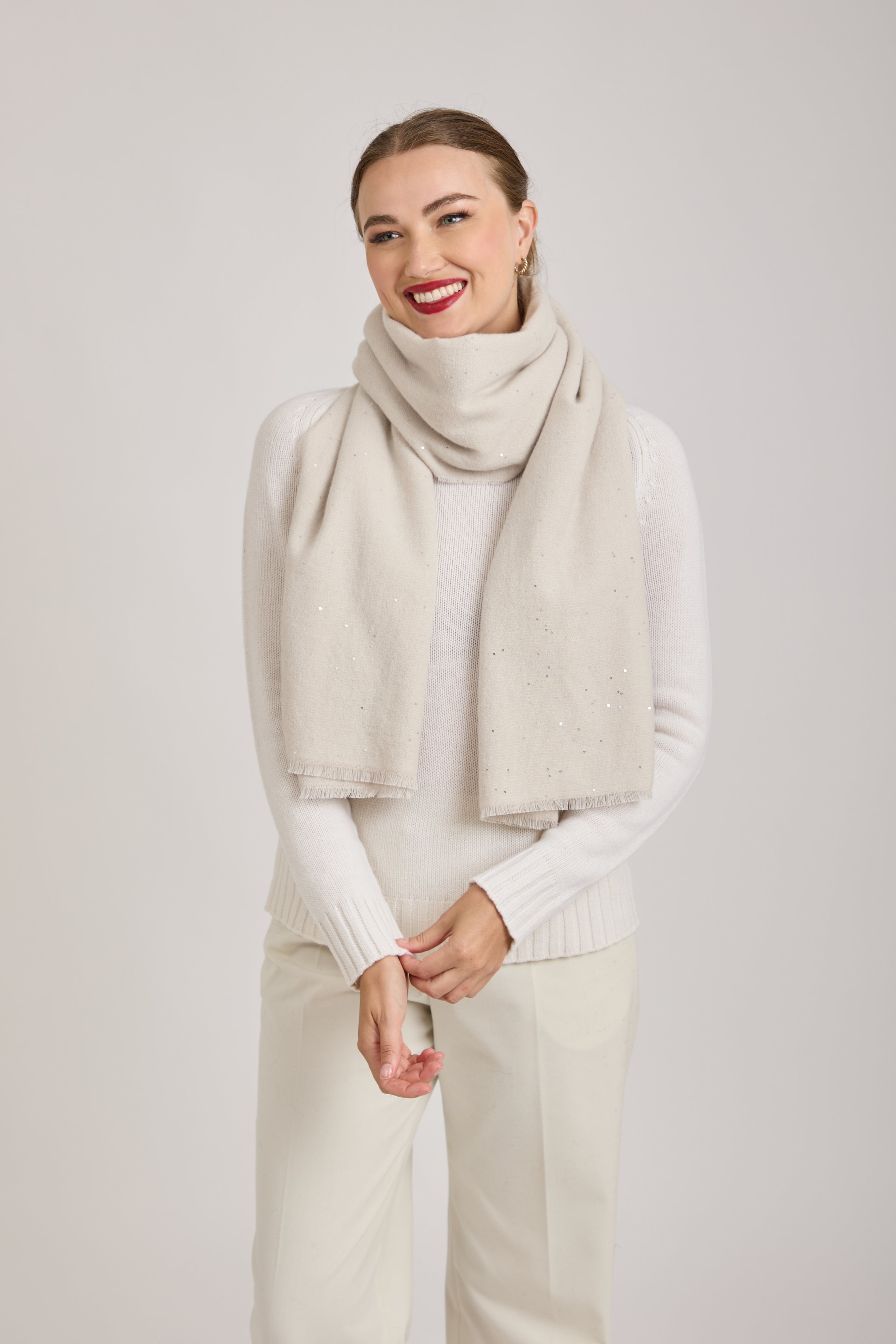 SCARF-OFF WHITE