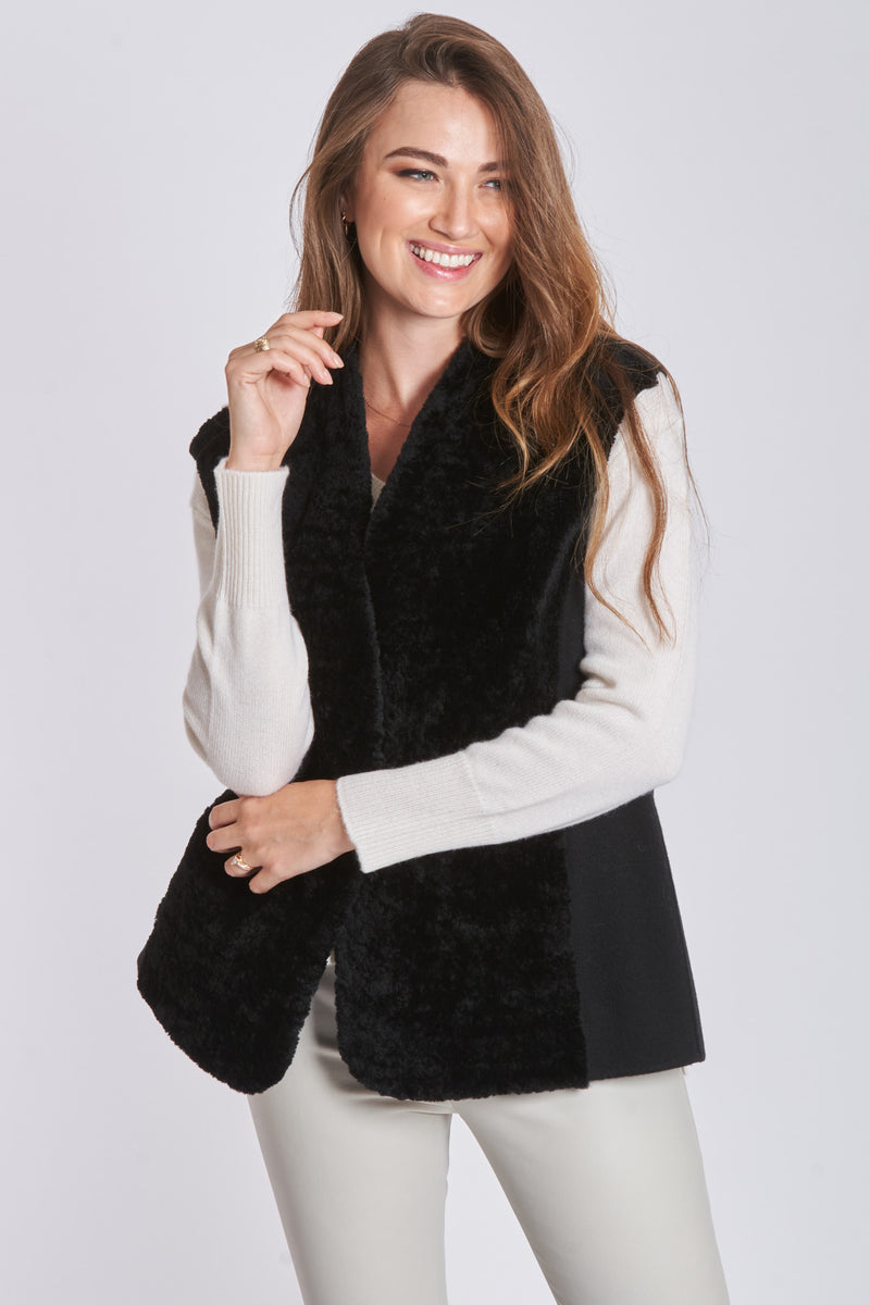 CURLY SHEARLING WEST WITH LP CASHMERE - BLACK