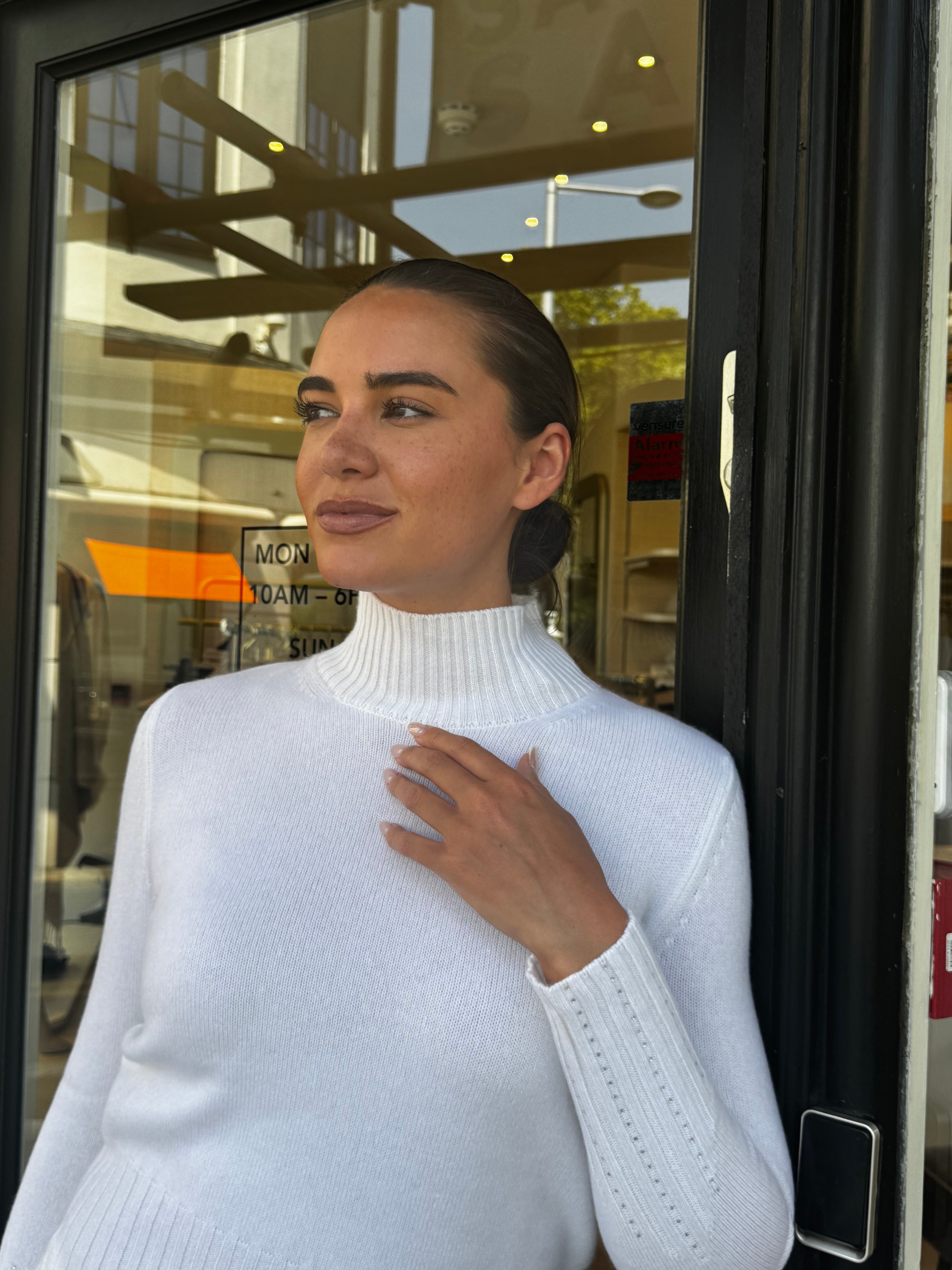 HIGH NECK WITH STUDS - PANNA