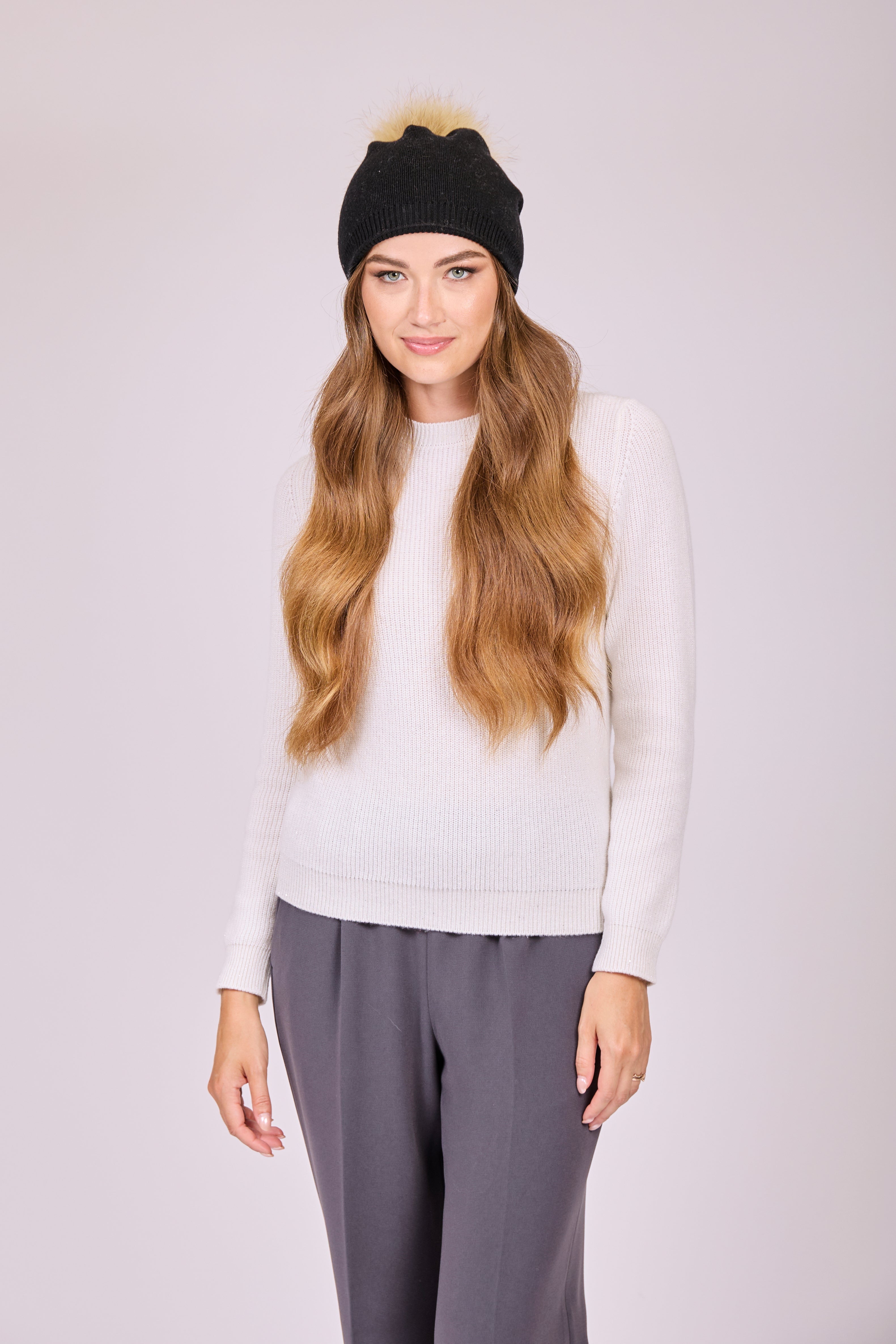 Cashmere beanie with pom-pom, soft knit texture and classic cuff