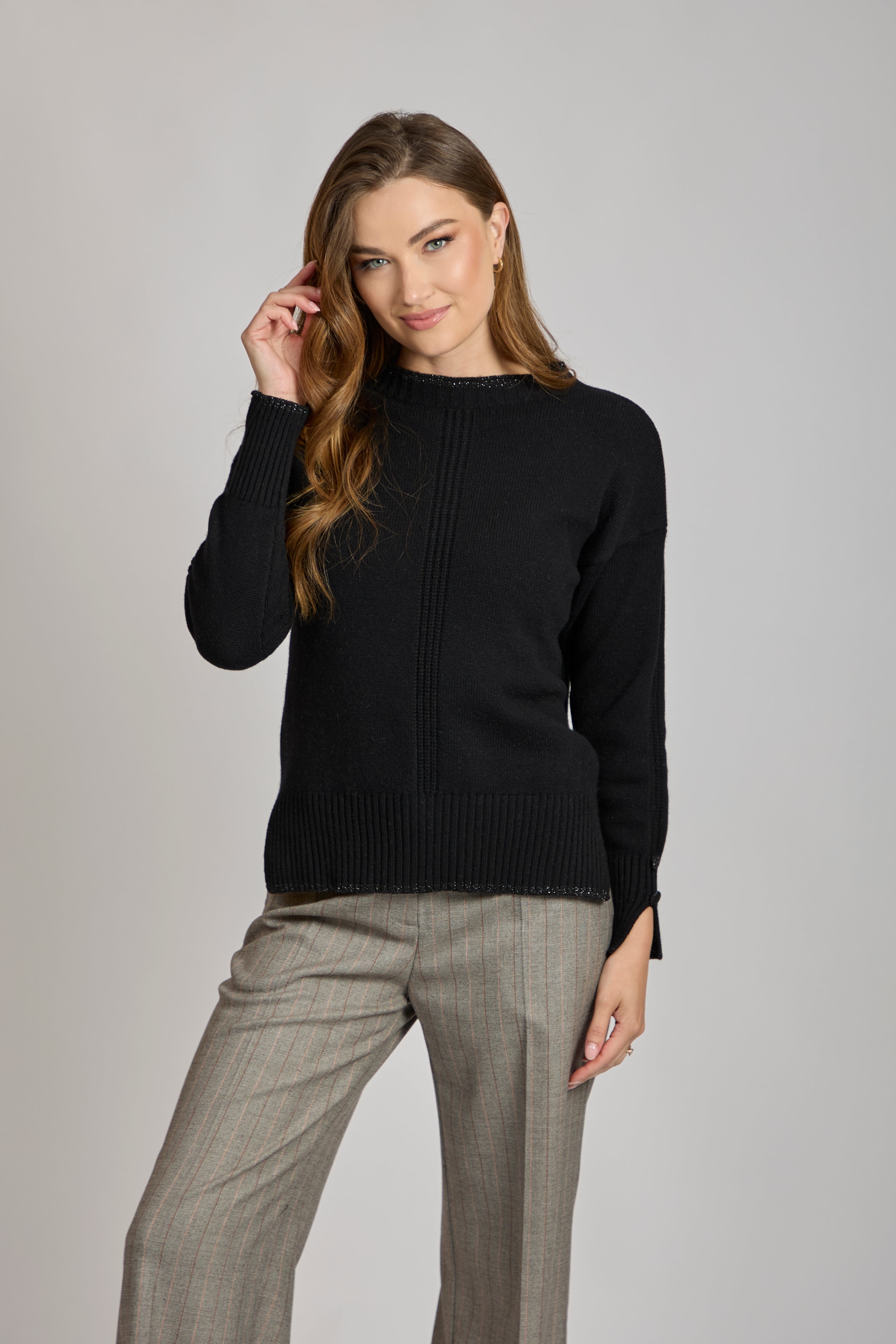 Divine Cashmere crew neck sweater in soft cashmere, classic fit with ribbed neckline and cuffs.