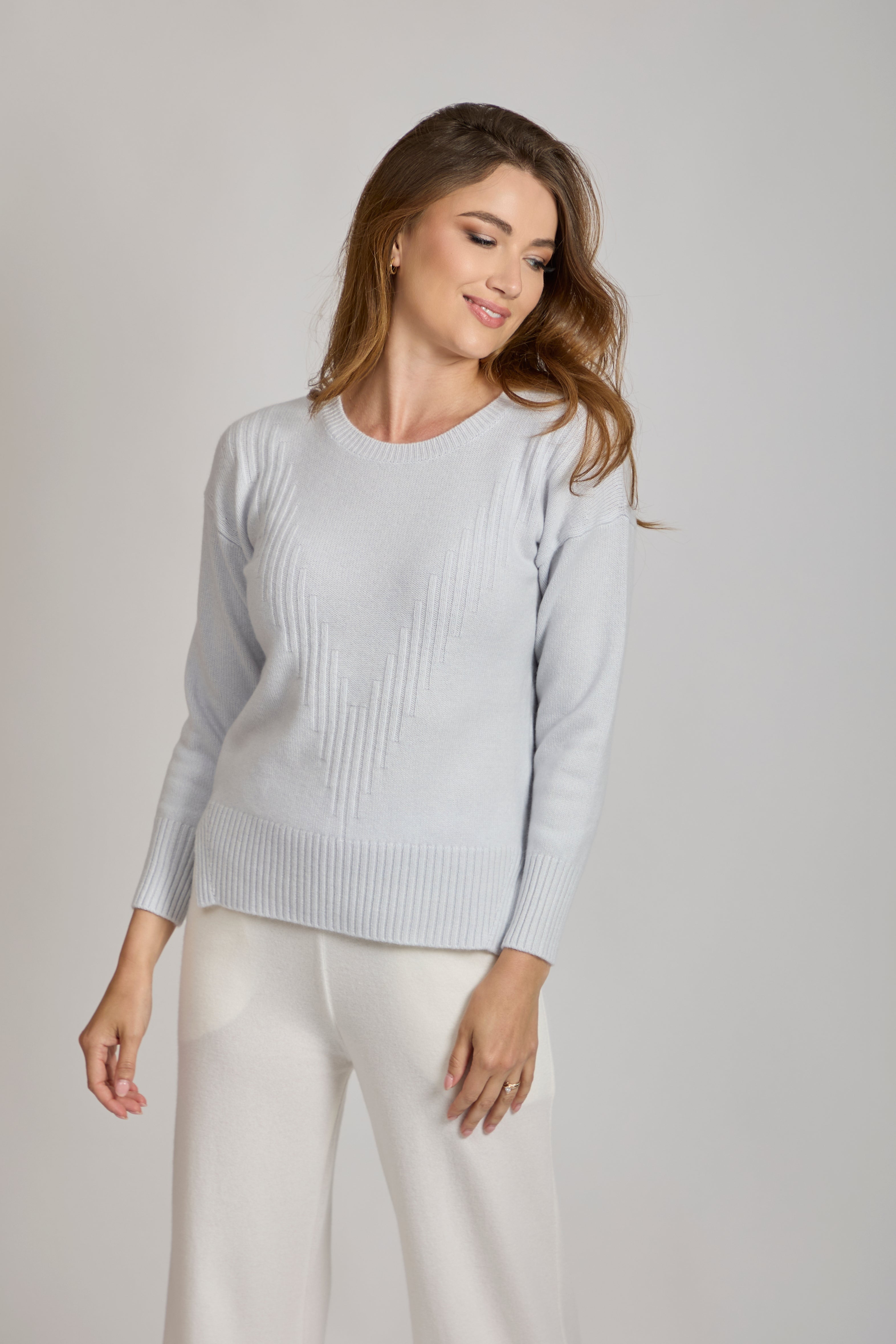 Divine Cashmere crew neck sweater in cashmere, classic cut with long sleeves