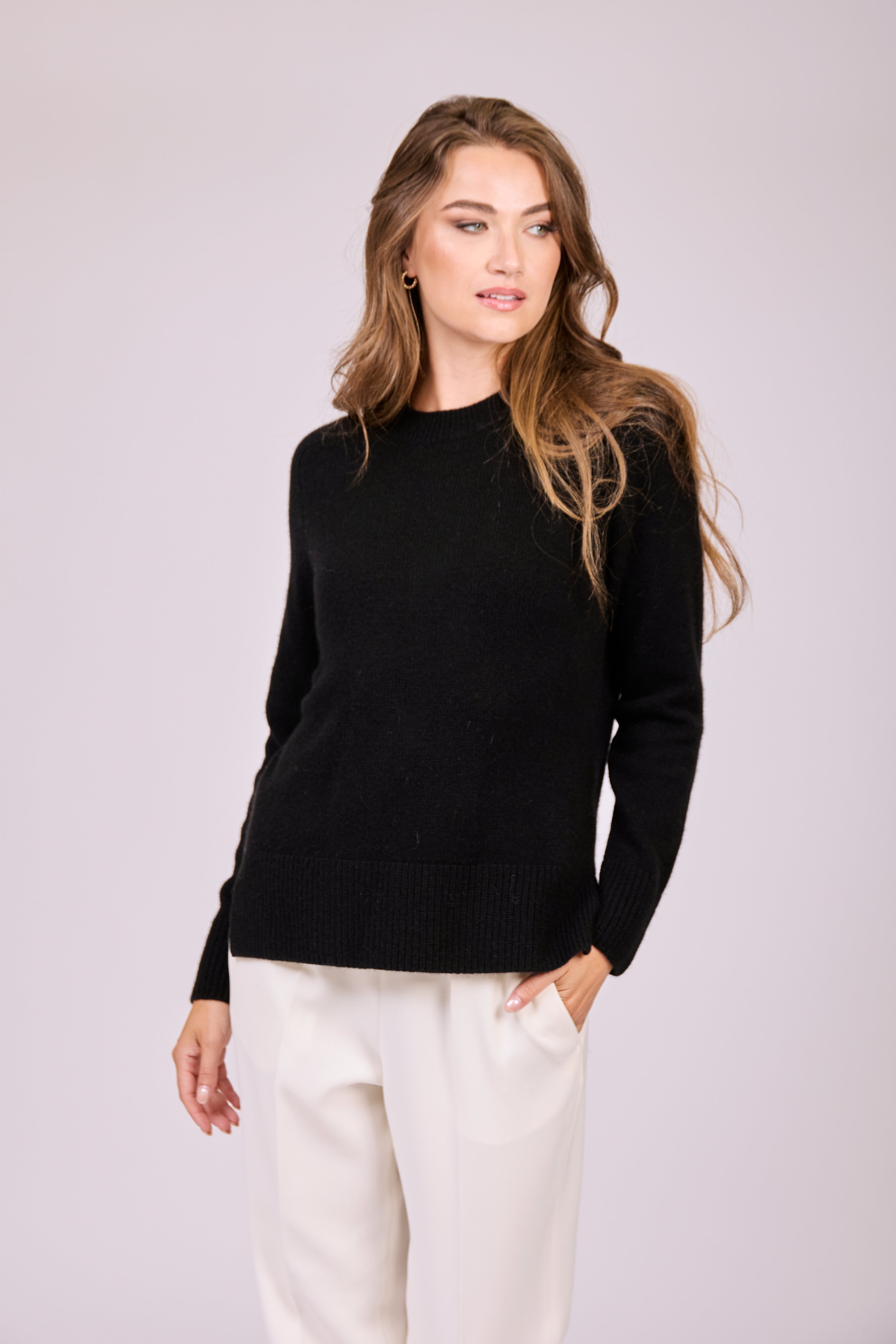 Black crew-neck cashmere jumper, fine knit with long sleeves, classic fit, Divine Cashmere